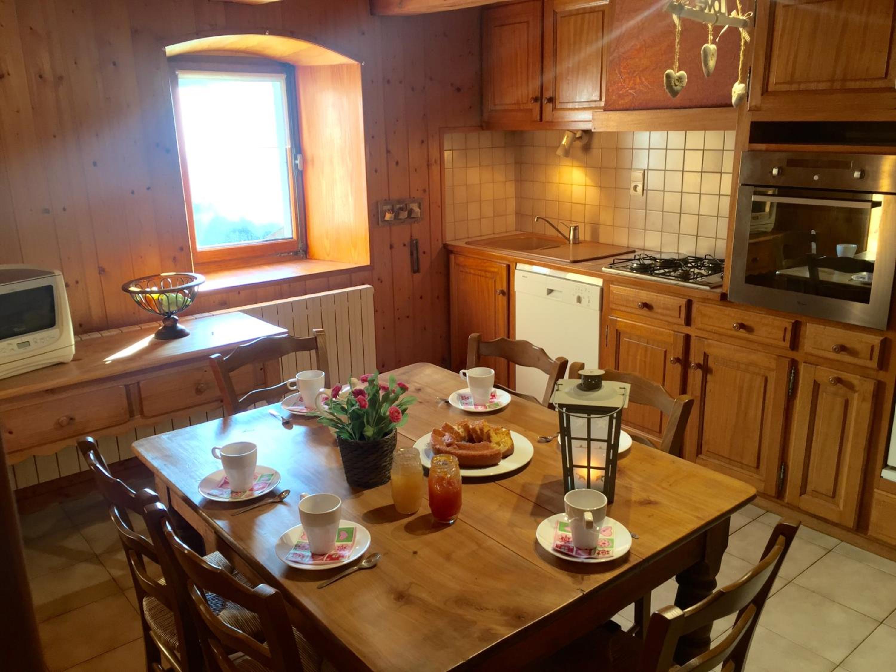 Two-Bedroom Apartment - Split Level - Ground Floor photo 2