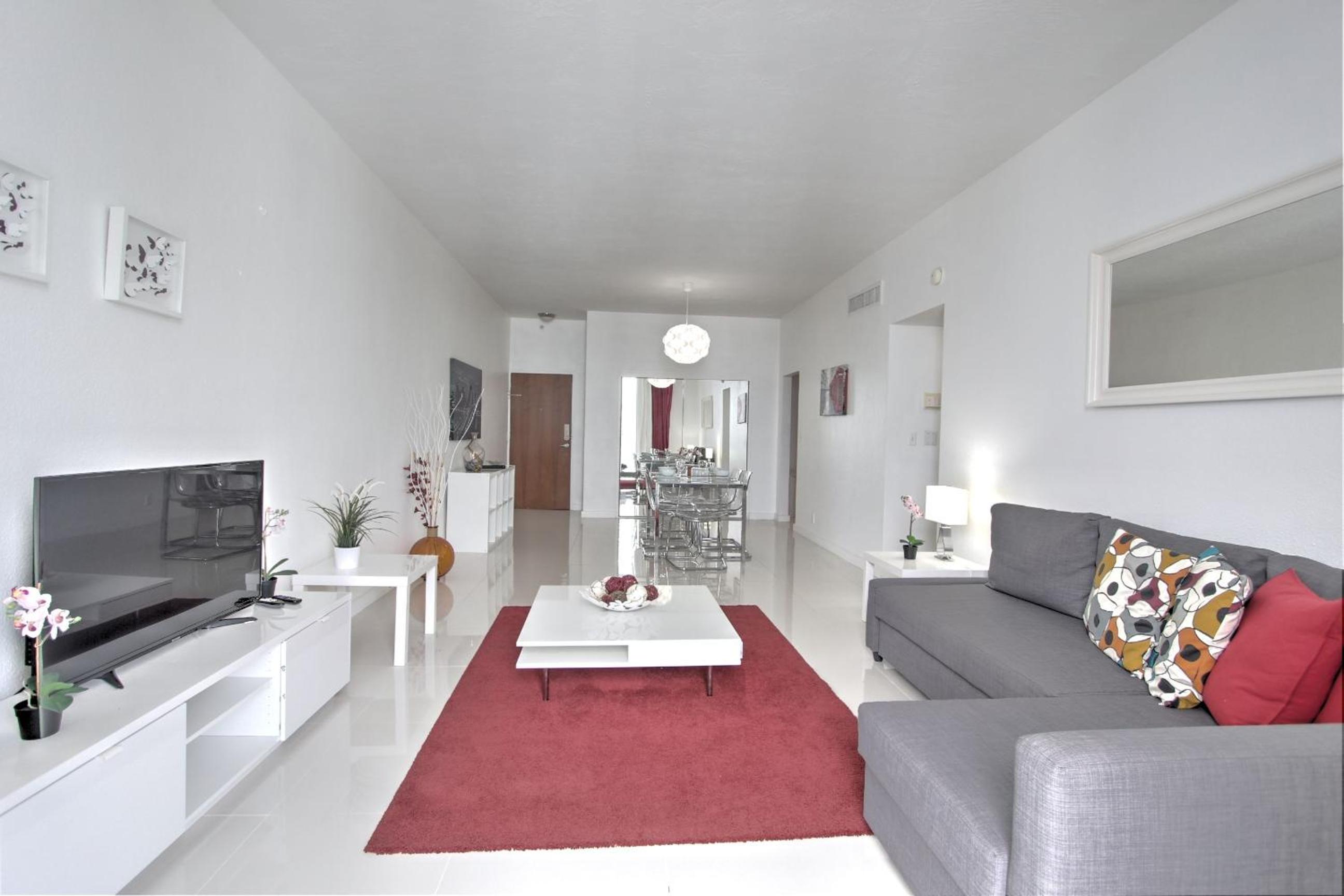 Deluxe One-Bedroom Apartment with Ocean and Pool View