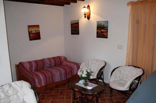 Two-Bedroom House photo 3