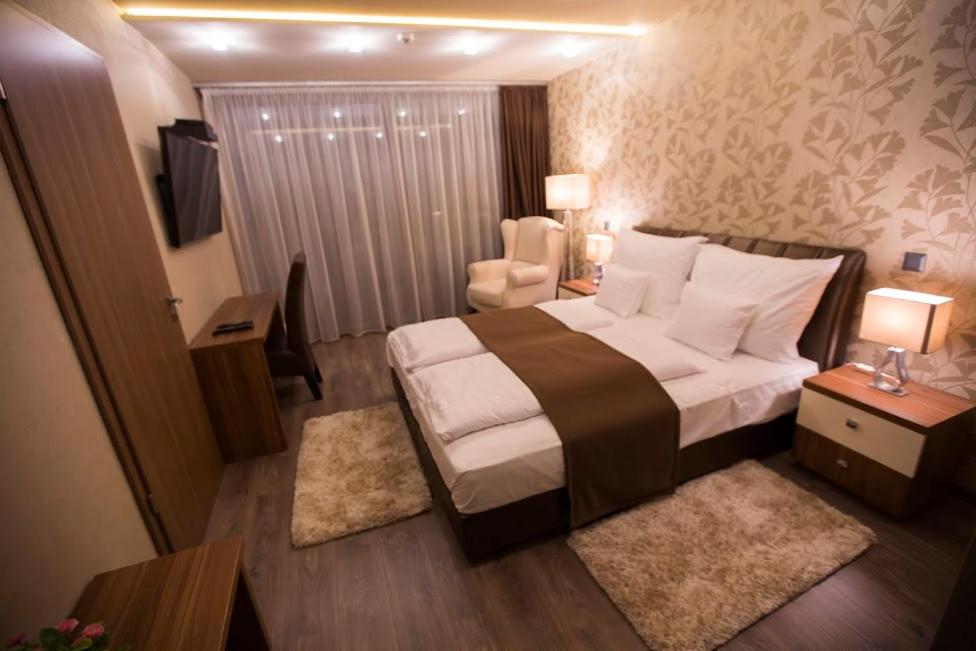Double Room - Photo 1