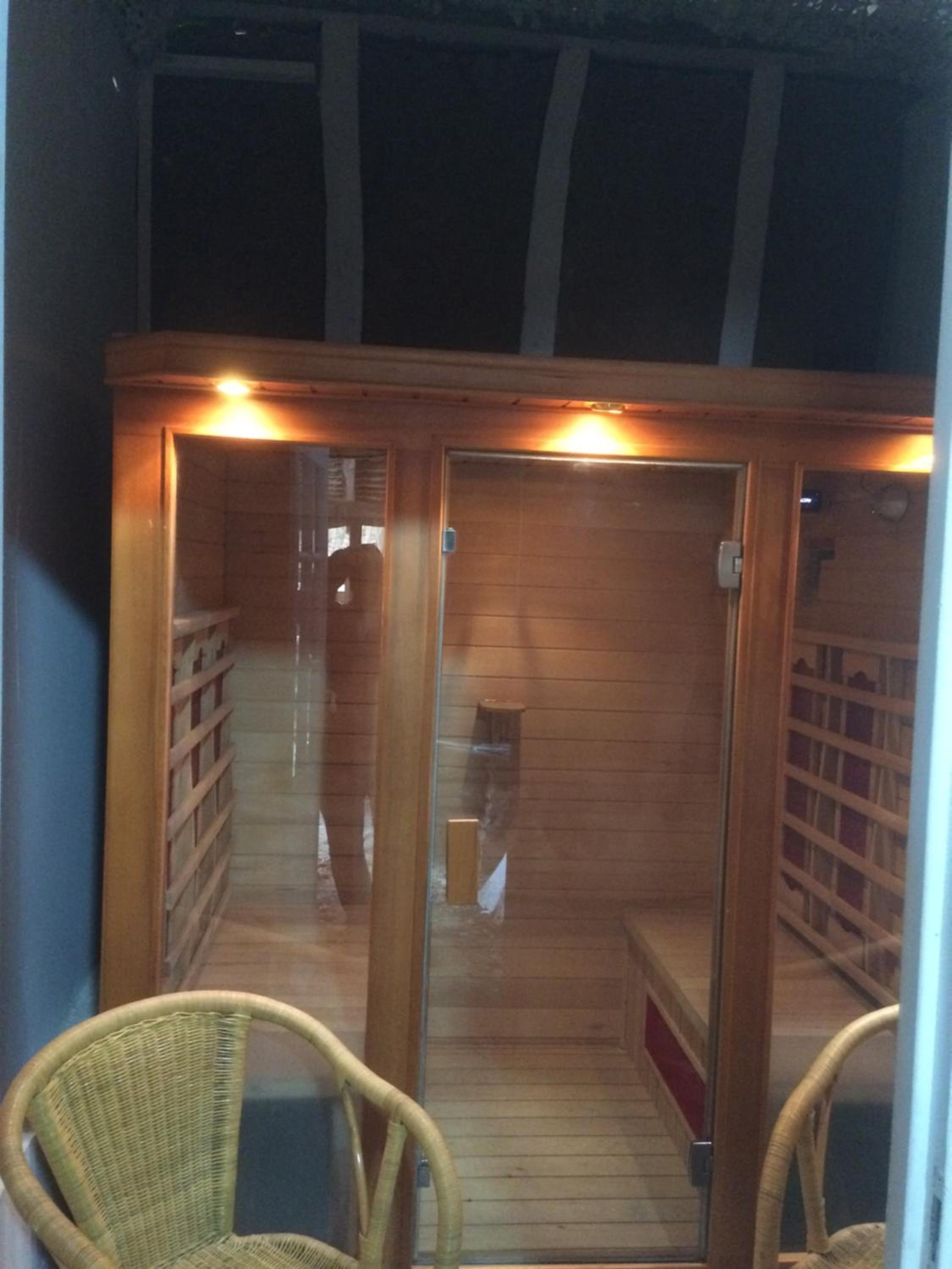 Deluxe Double Room with Shower photo 3