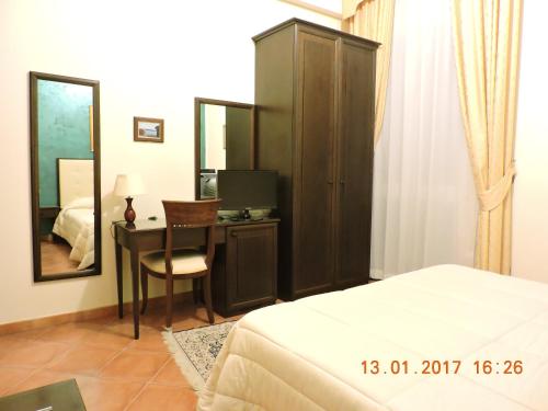 Double Room with Balcony and Sea View photo 2