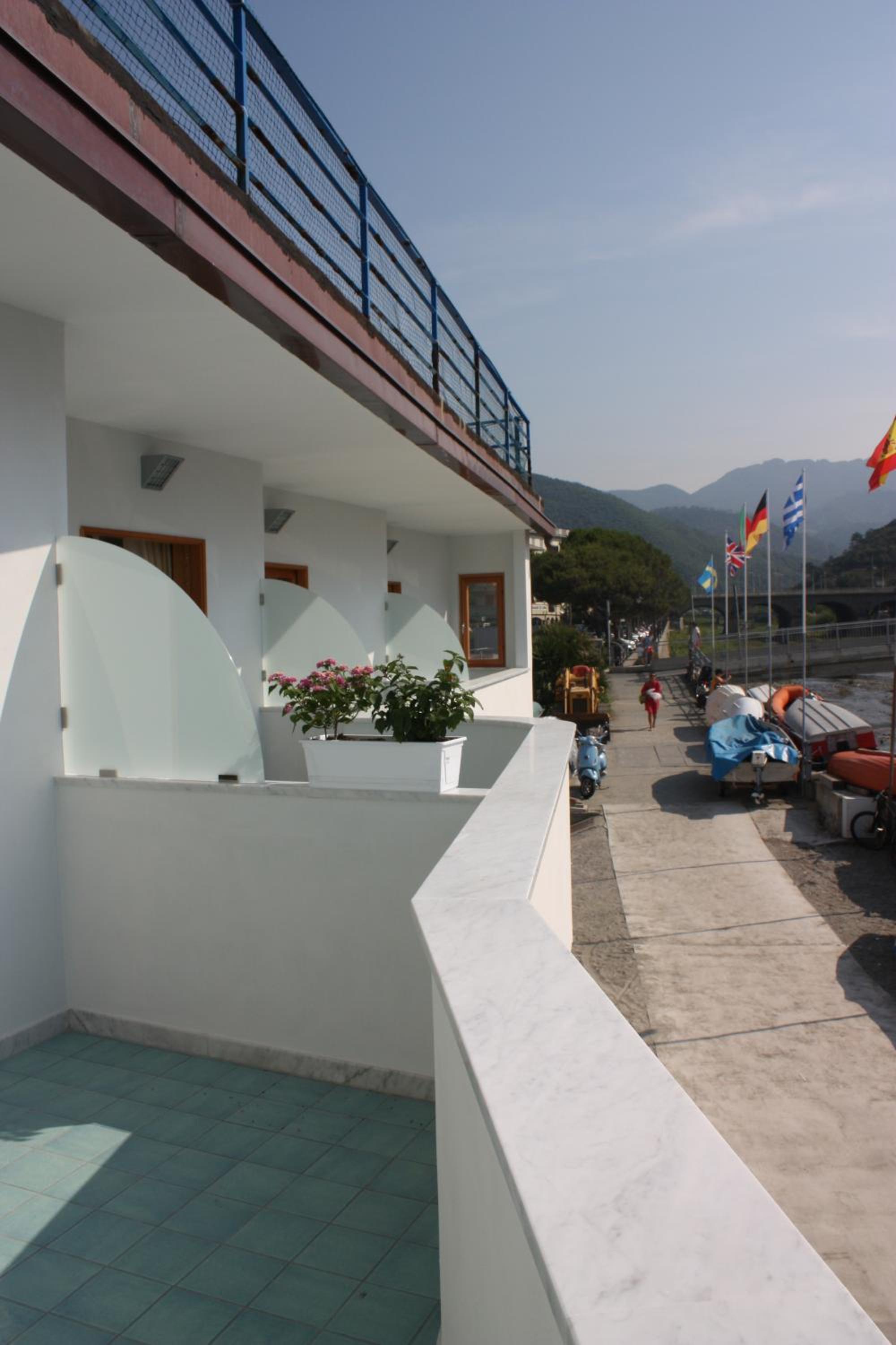 Double or Twin Room with Sea View - Photo 5