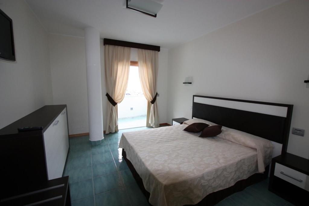 Double or Twin Room with Sea View - Photo 2