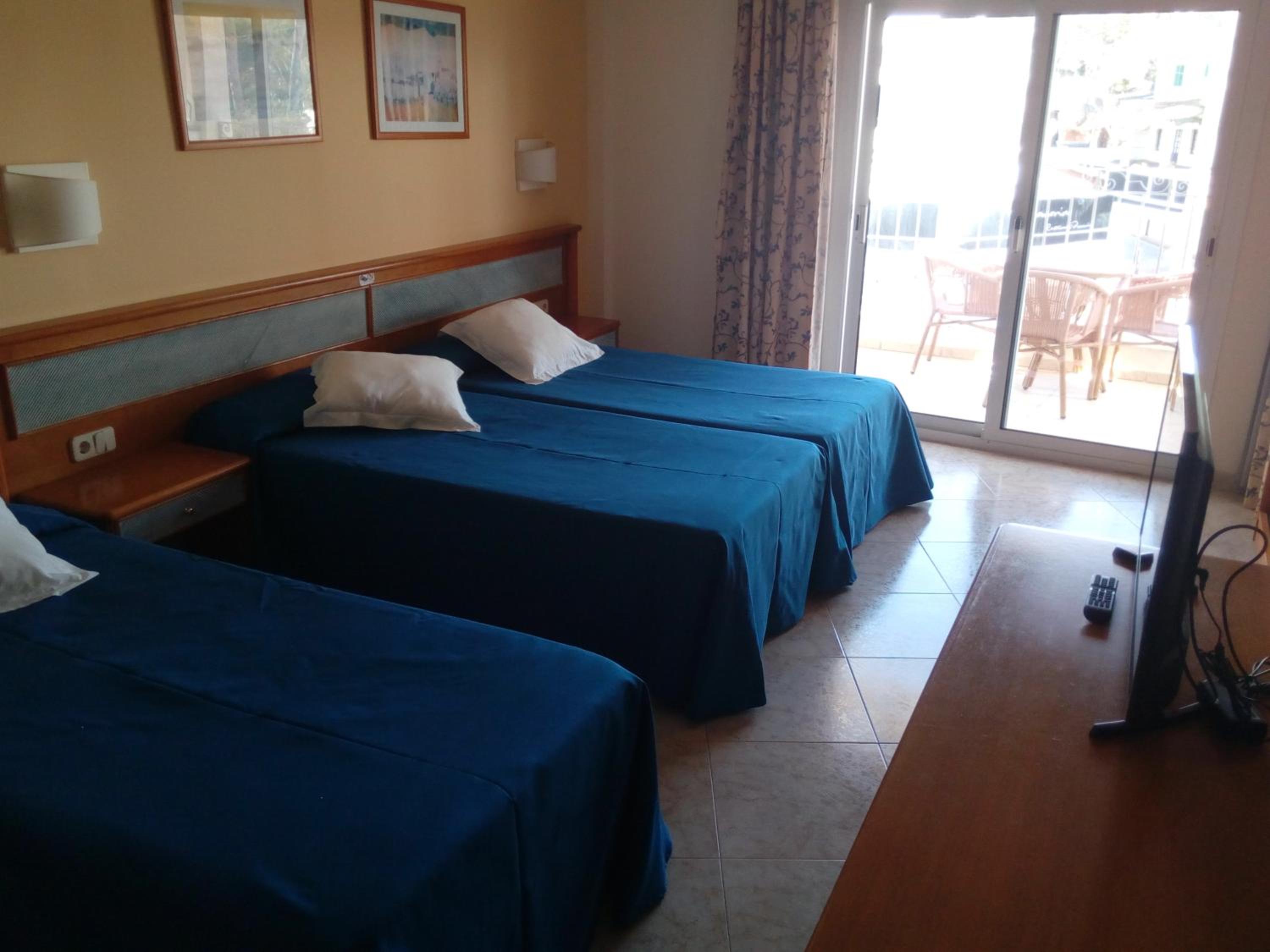 Double Room with Extra Bed (3 Adults) - Photo 1