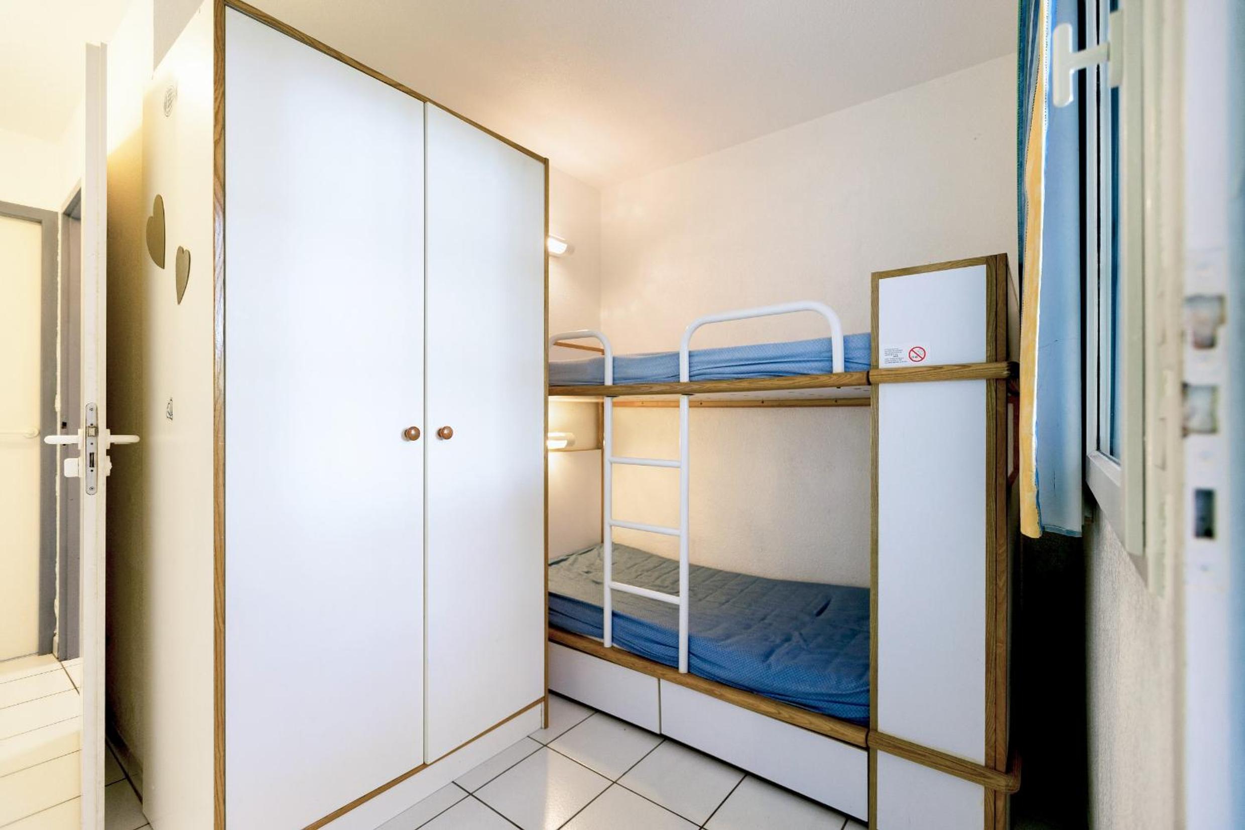 Budget Studio (5 People)