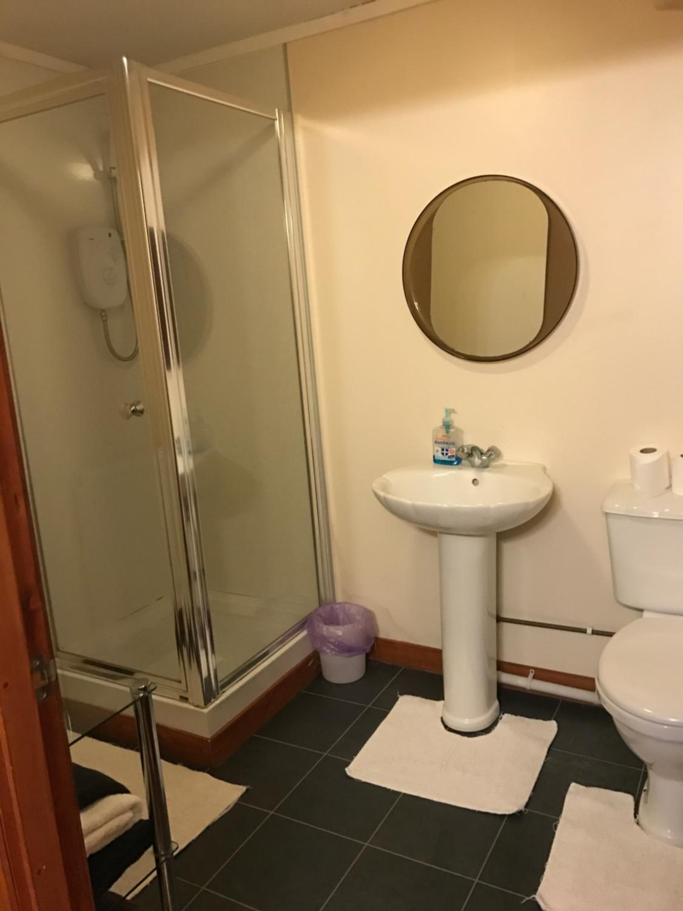 Single Room with Bathroom photo 3