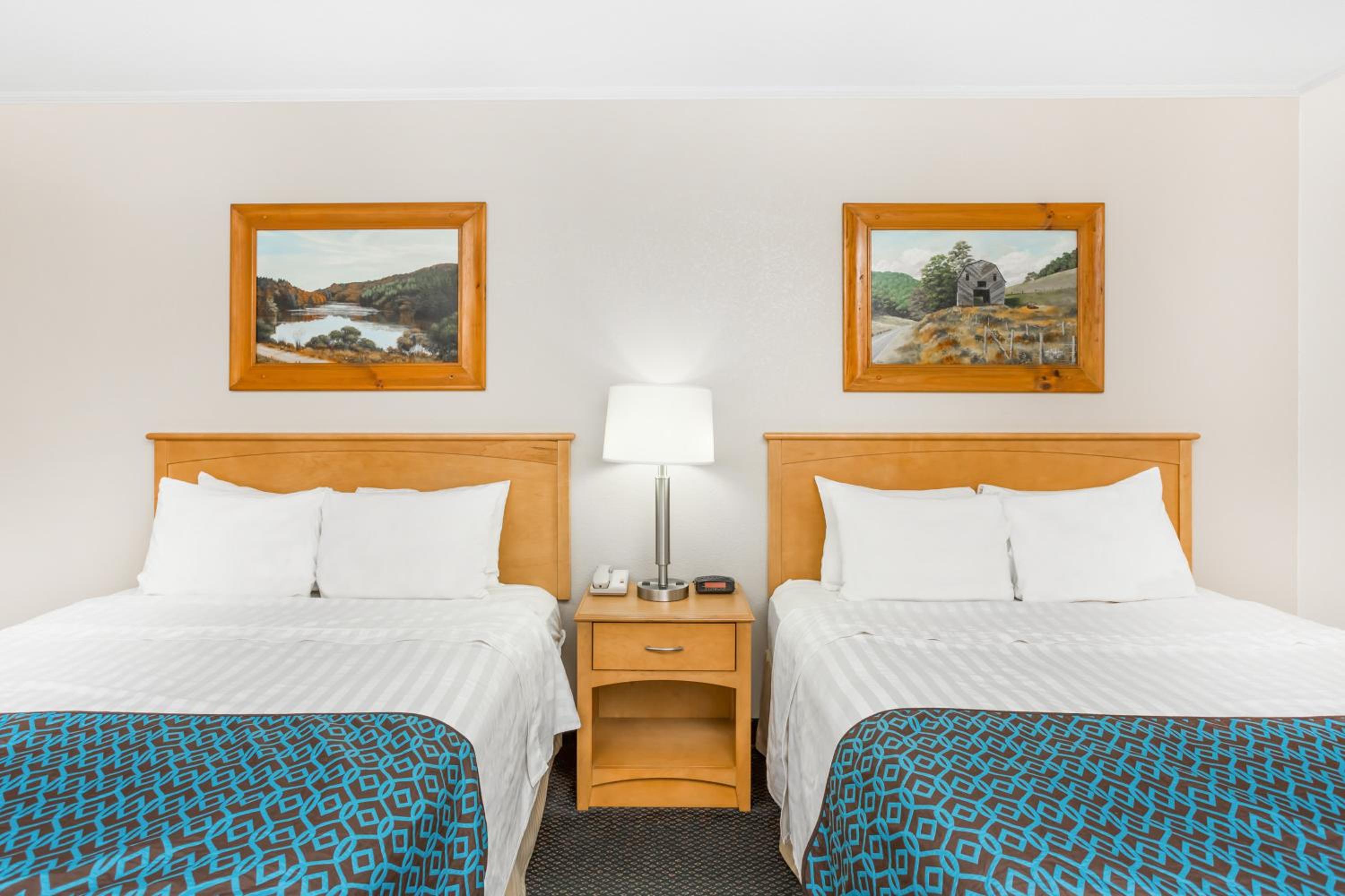 Deluxe Queen Room with Two Queen Beds - Non-Smoking photo 2