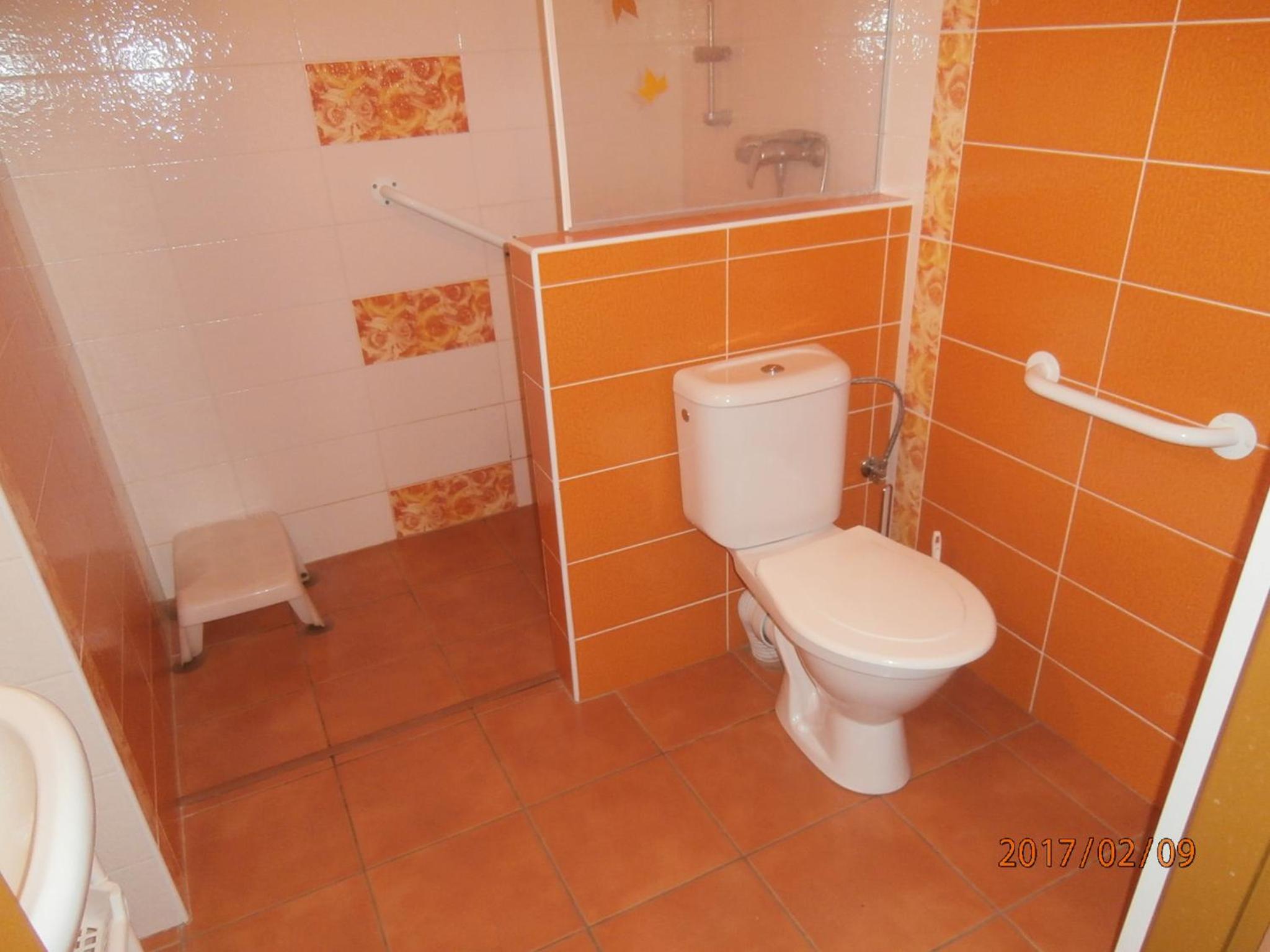 Twin Room - Disability Access photo 2
