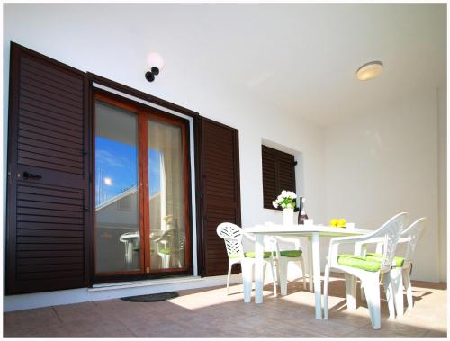 Two-Bedroom Apartment with Patio and Garden View photo 1