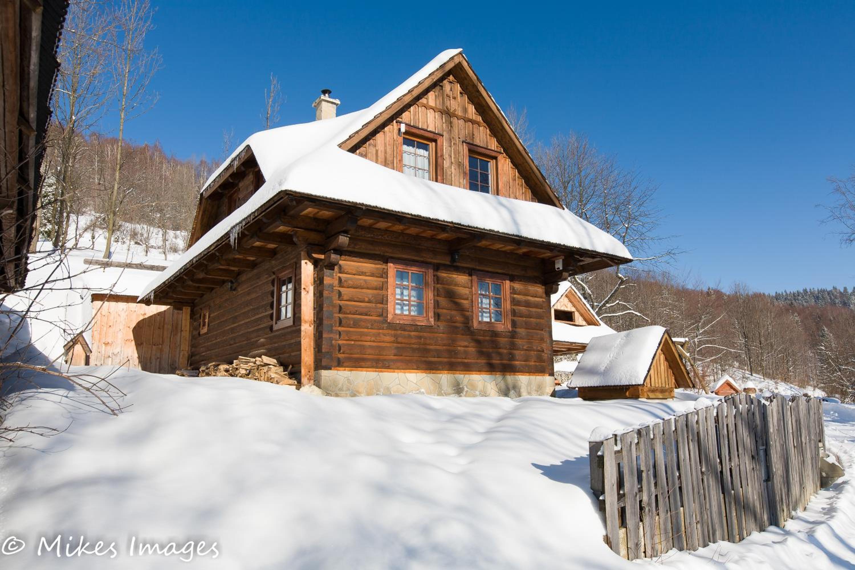 Three-Bedroom House photo 2