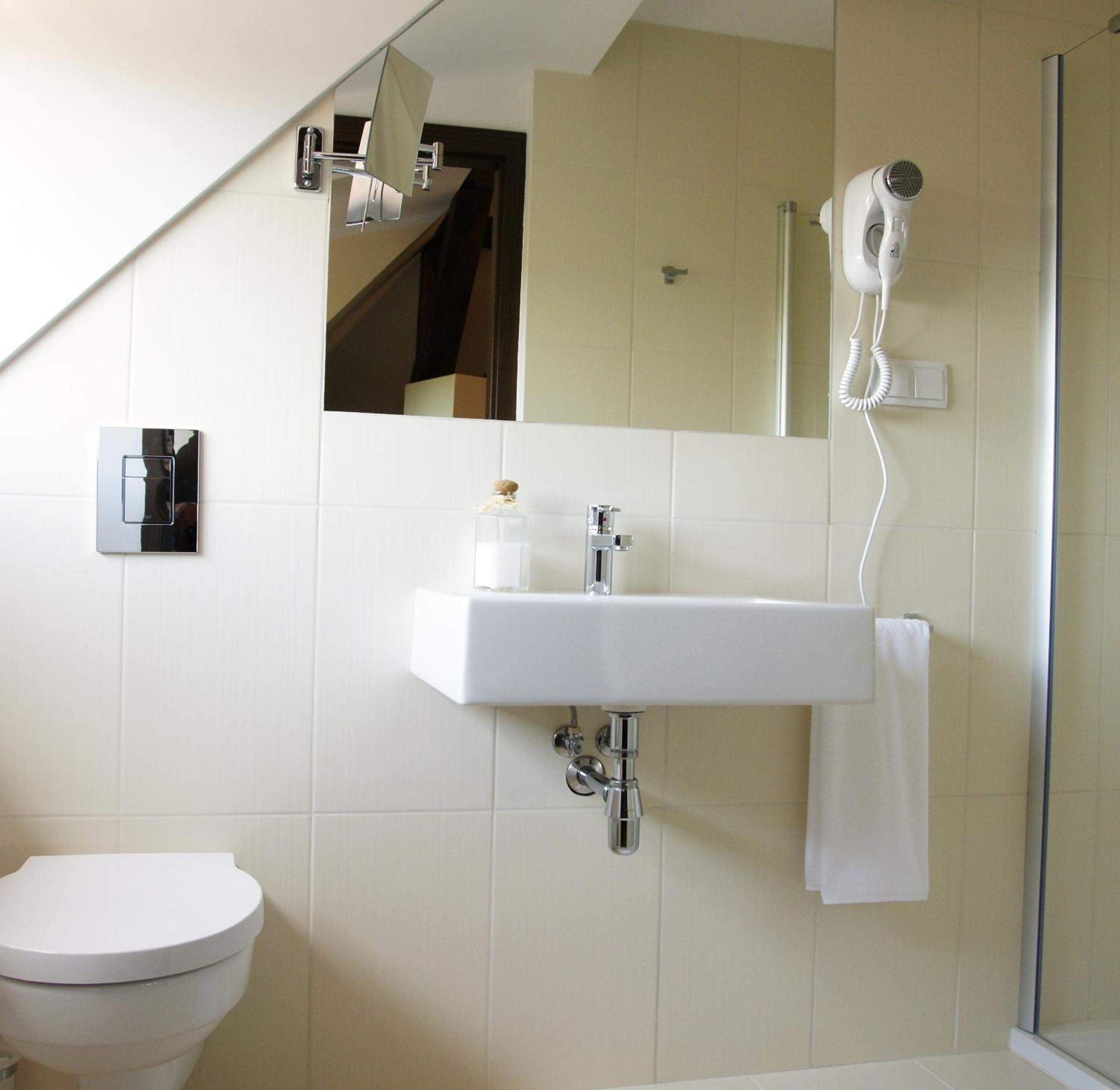 Studio Apartment (3 Adults)