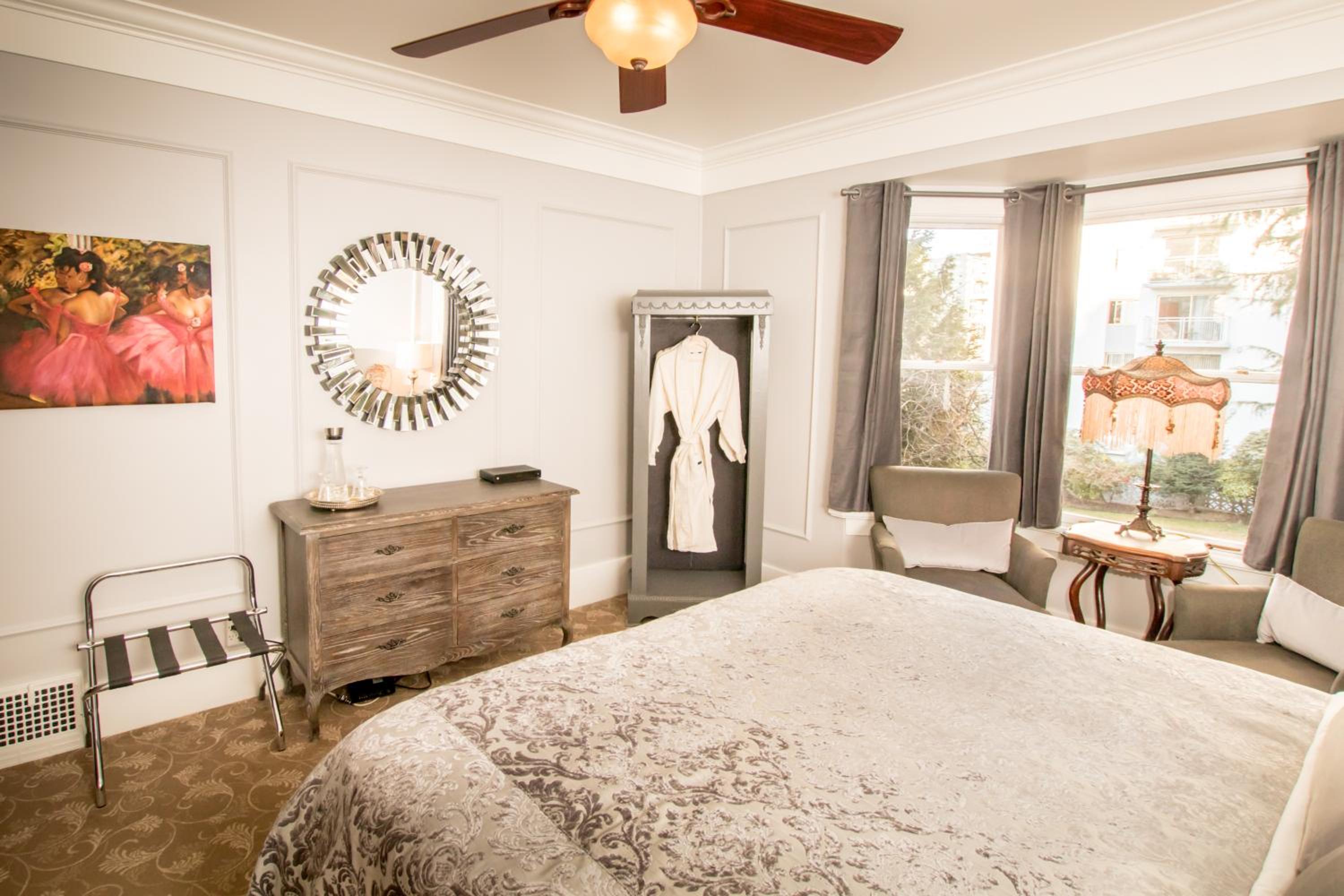 Premier King Room photo 2