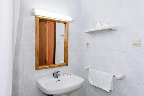 Economy Triple Room