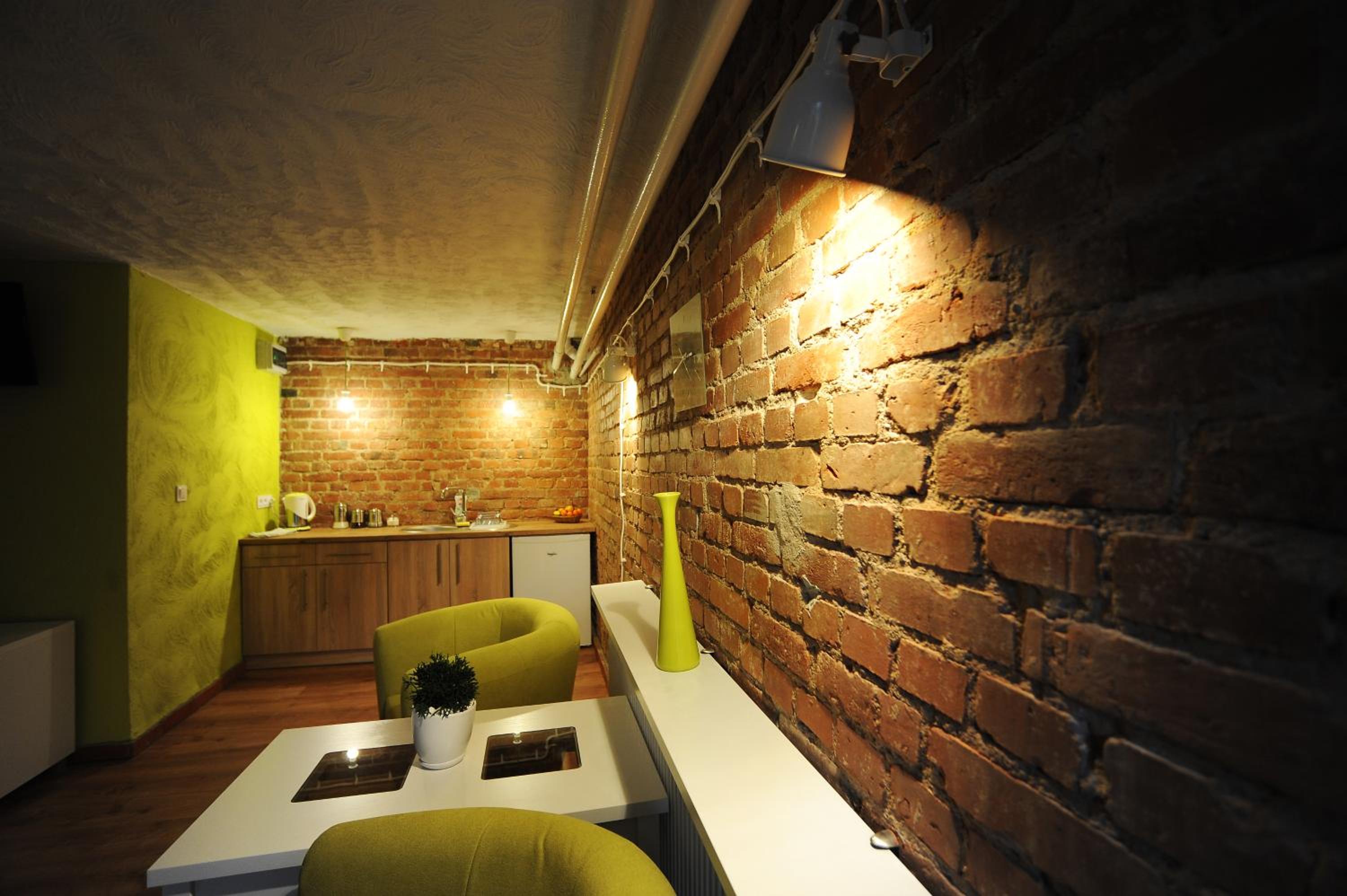 Double Room with Private Bathroom - Photo 18