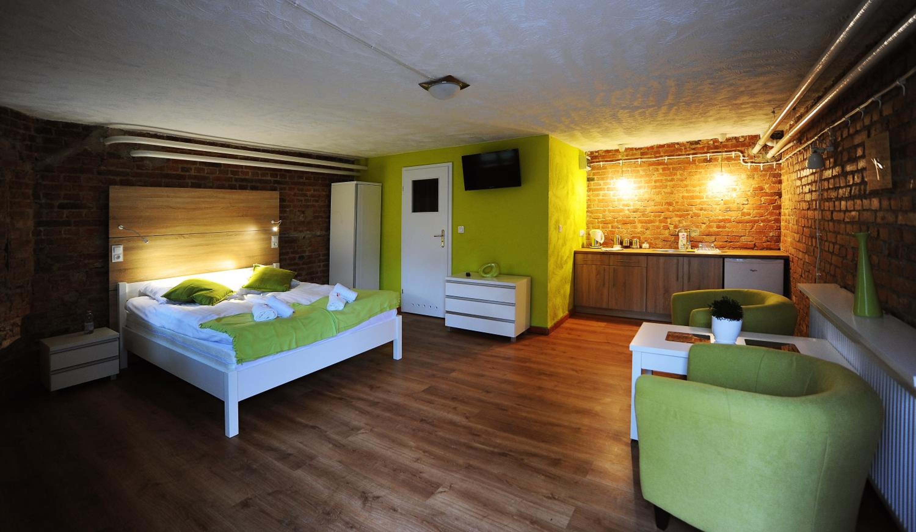 Double Room with Private Bathroom - Photo 7