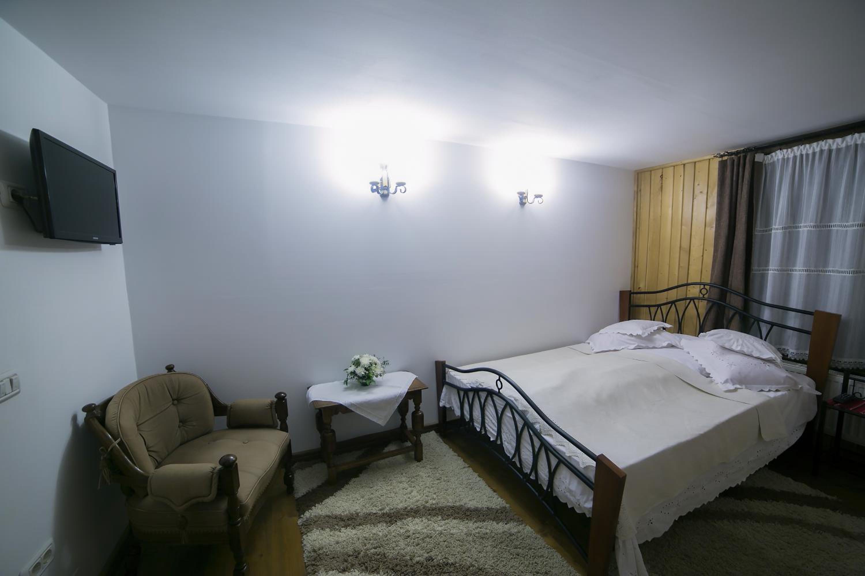 Standard Double Room - Photo 4