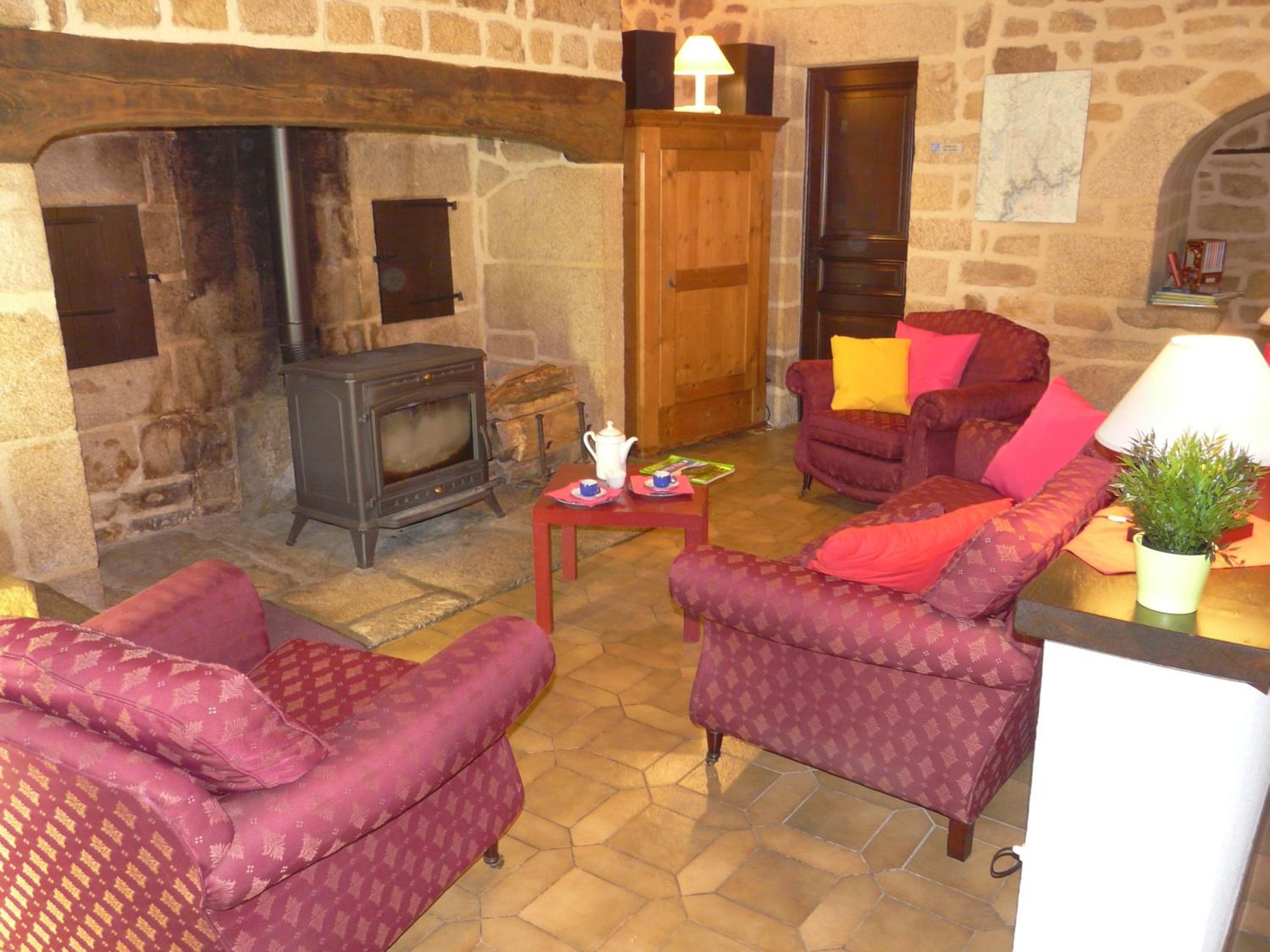 Two-Bedroom House - Photo 4
