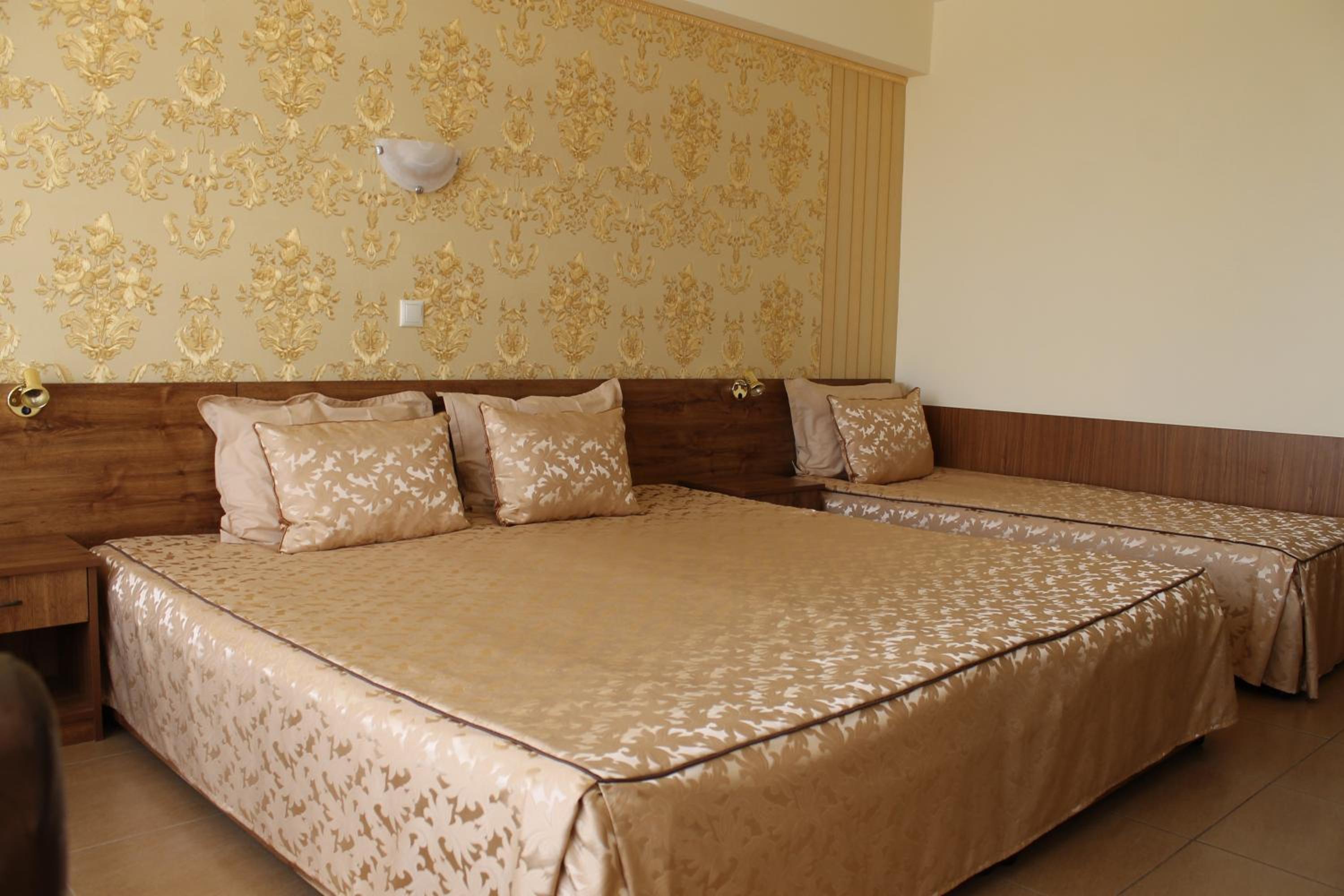 Double Room with Balcony ( 2 Adults + 1 Child) photo 1