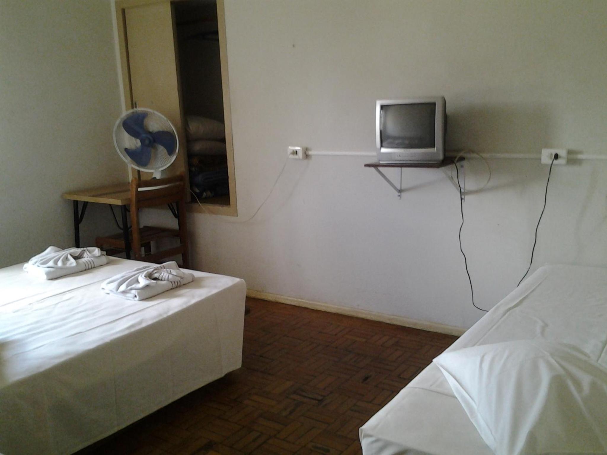 Economy Triple Room photo 2