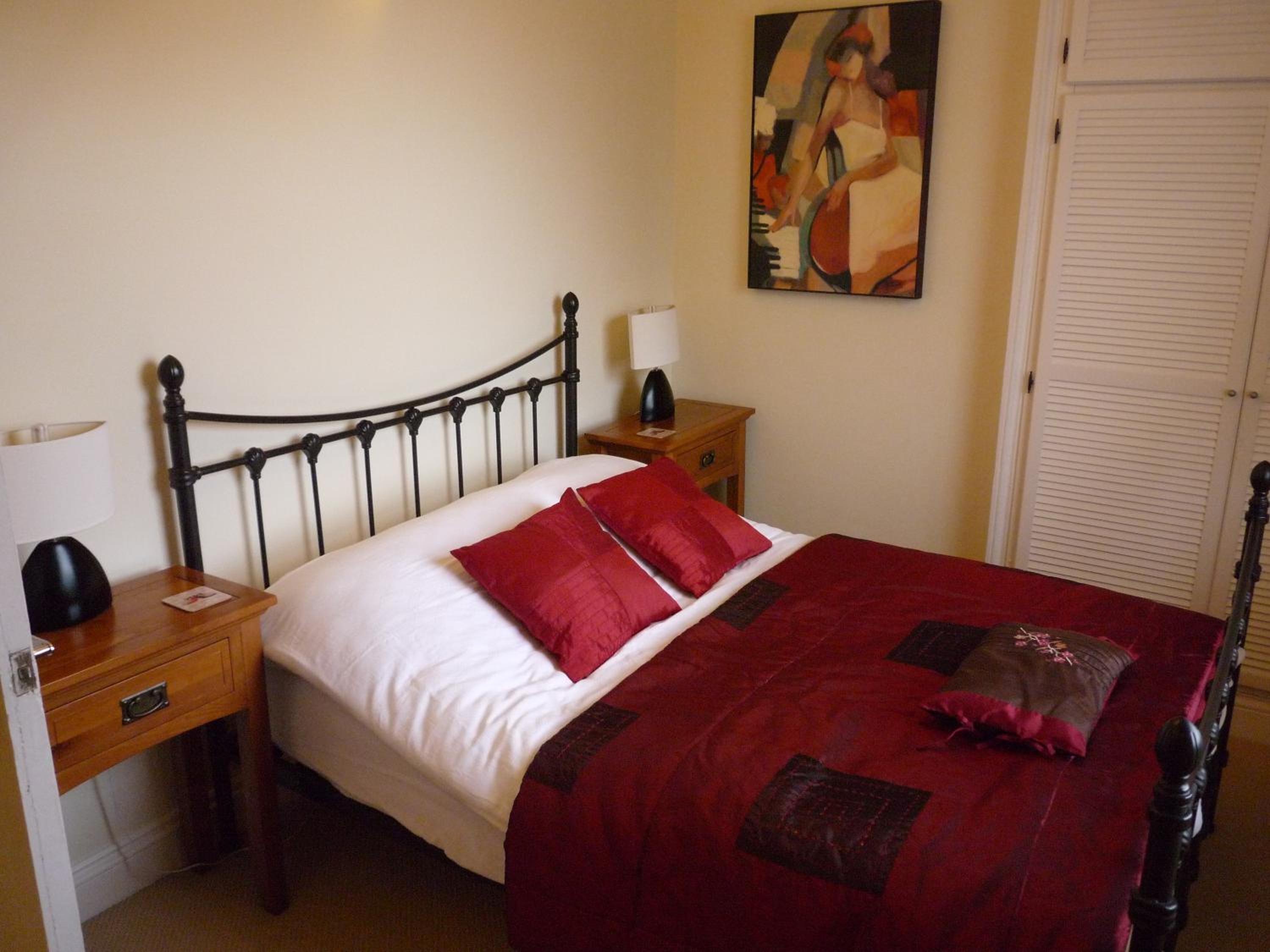 One-Bedroom Apartment photo 3