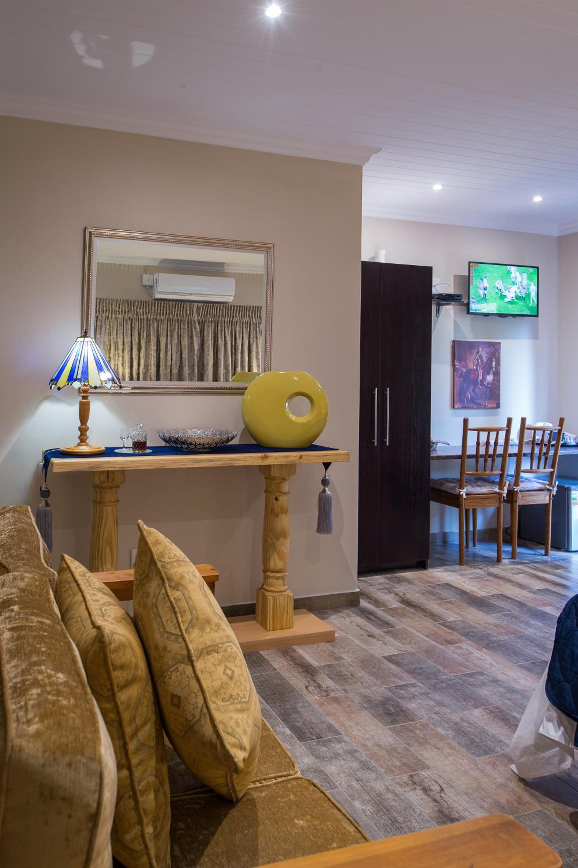 Deluxe Queen Suite photo 1