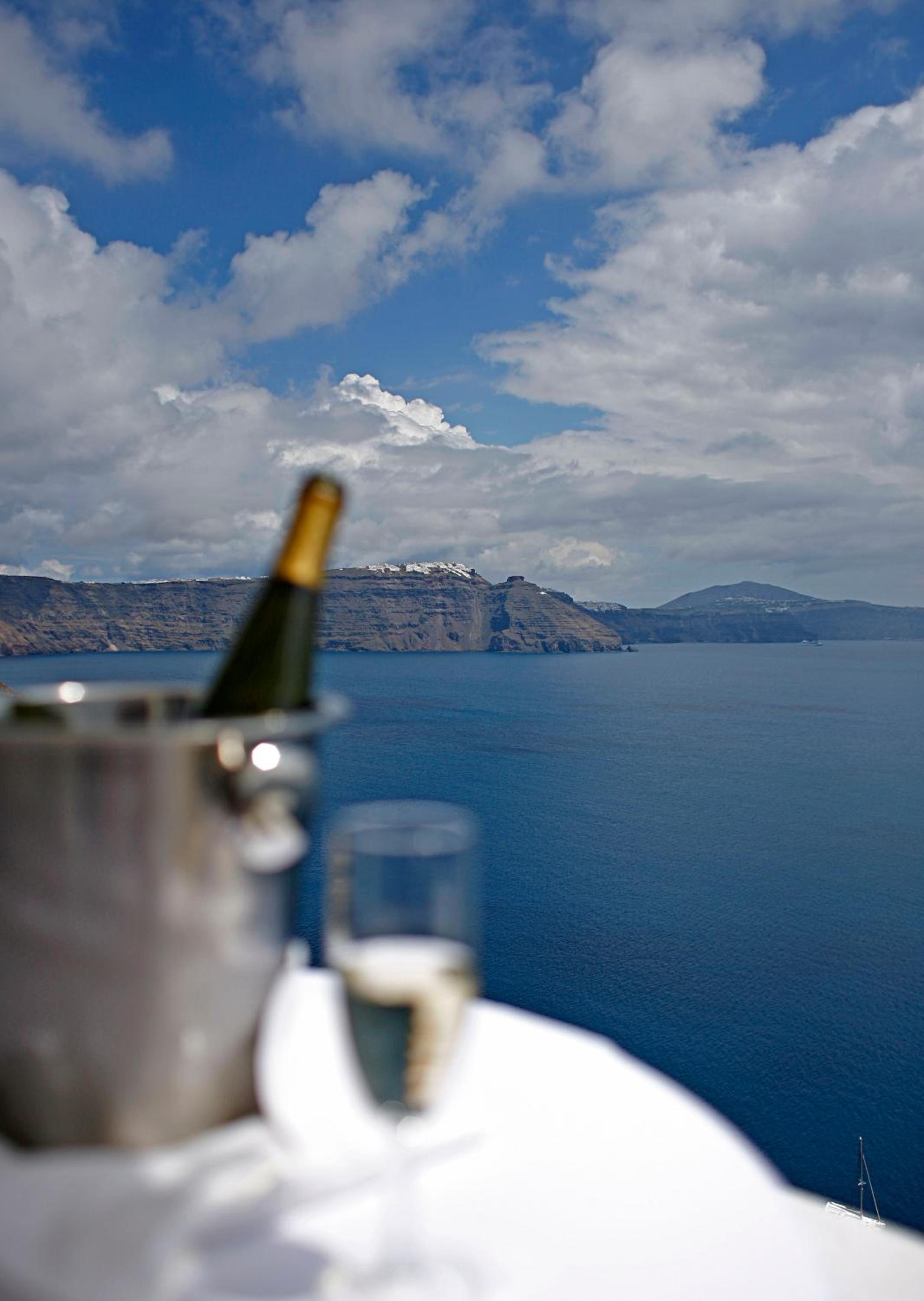 Junior Suite with Caldera View photo 2