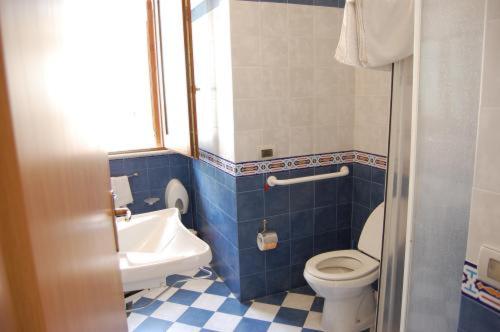 Comfort Triple Room photo 3