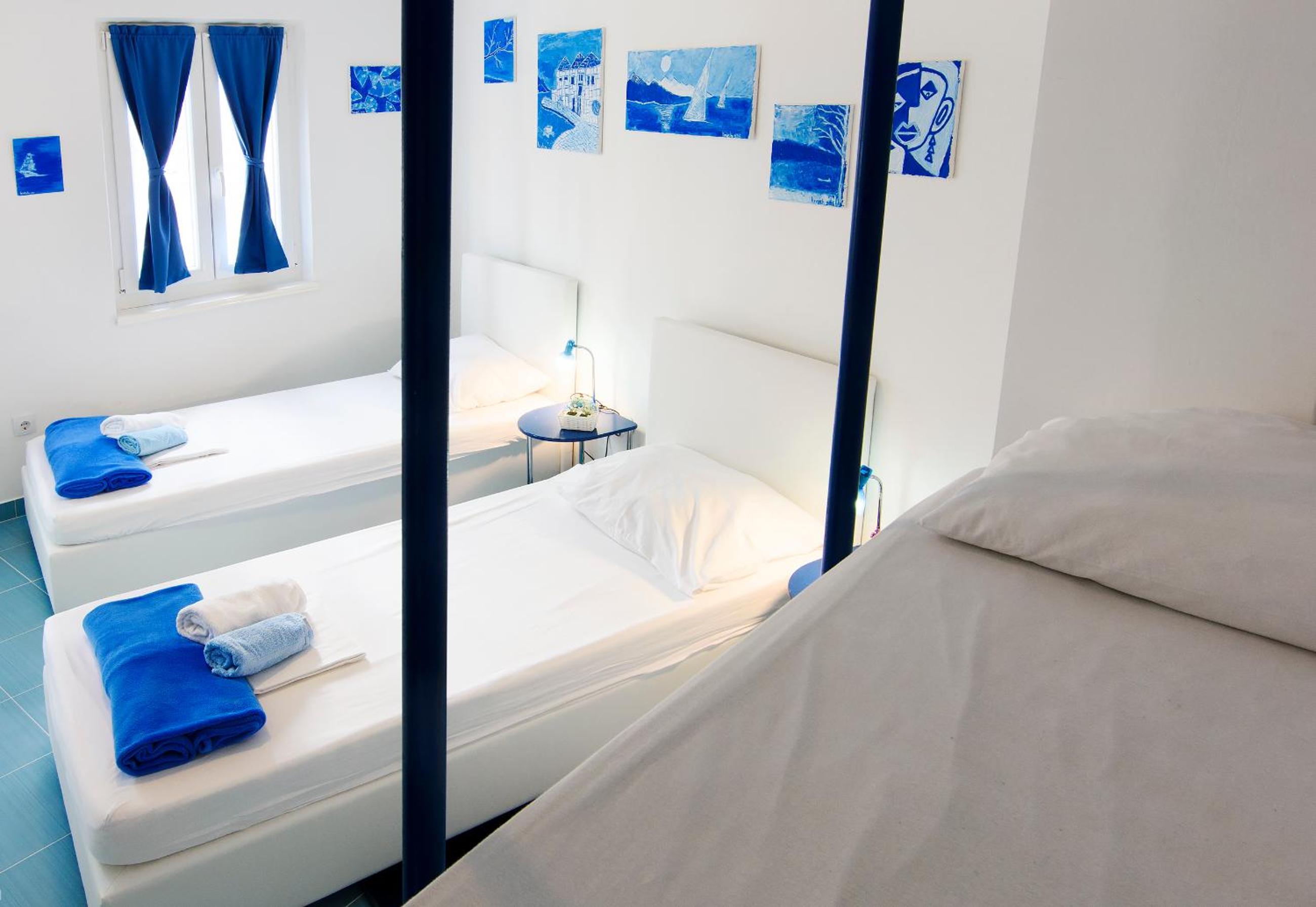 Double or Twin Room with Extra Bed - Photo 12