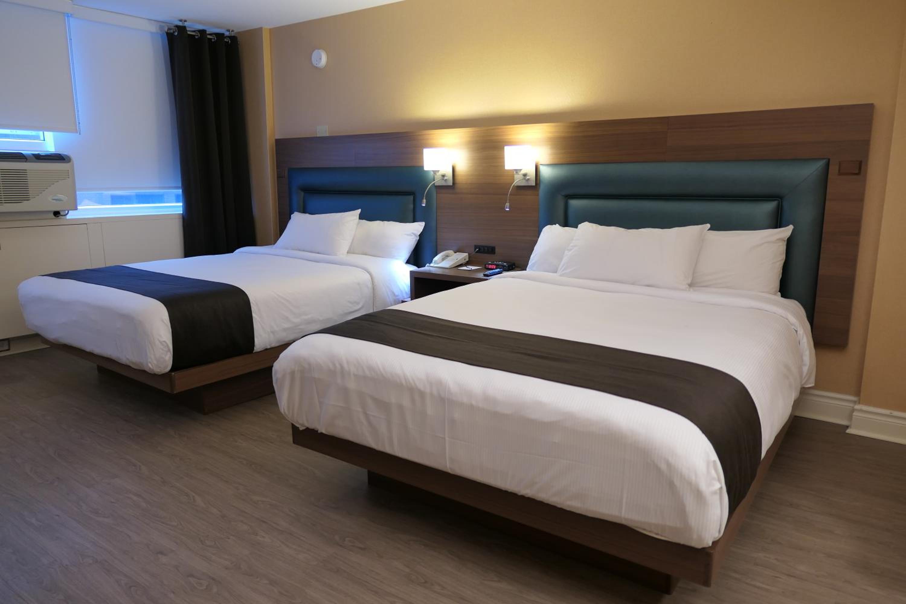 Superior Queen Room with Two Queen Beds photo 2