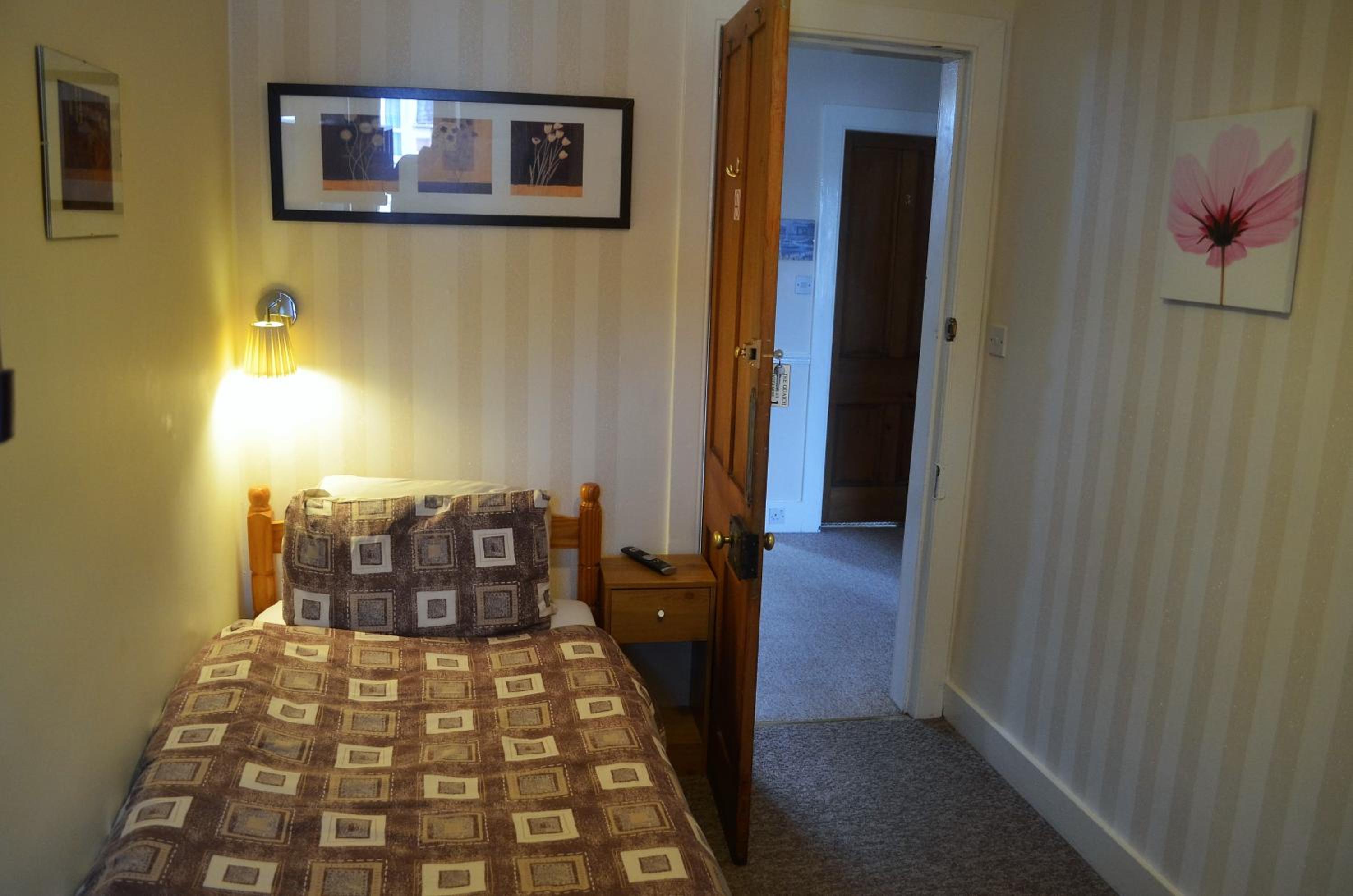 Single Room with Shared Bathroom