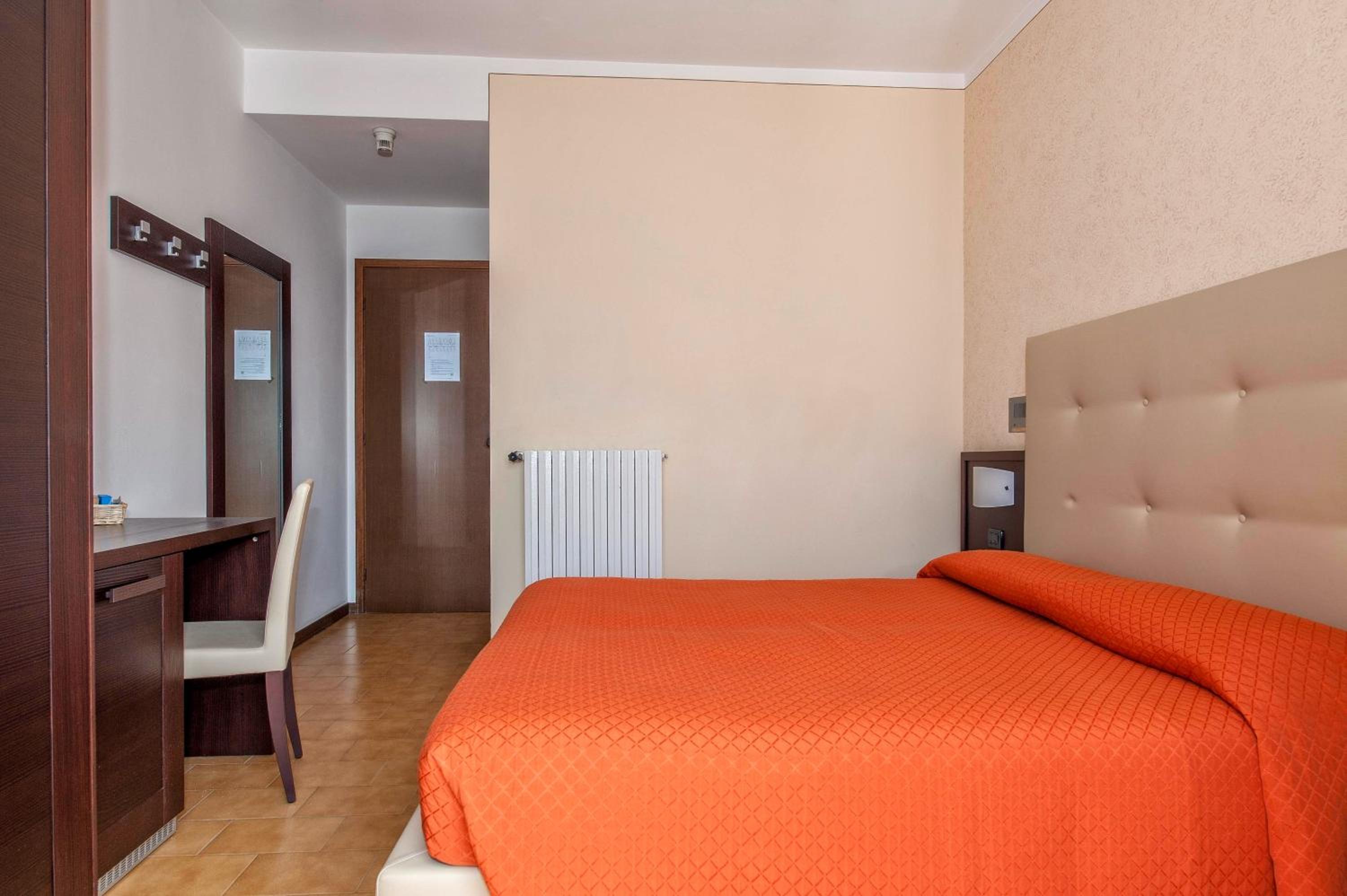 Double or Twin Room with Mountain View photo 2