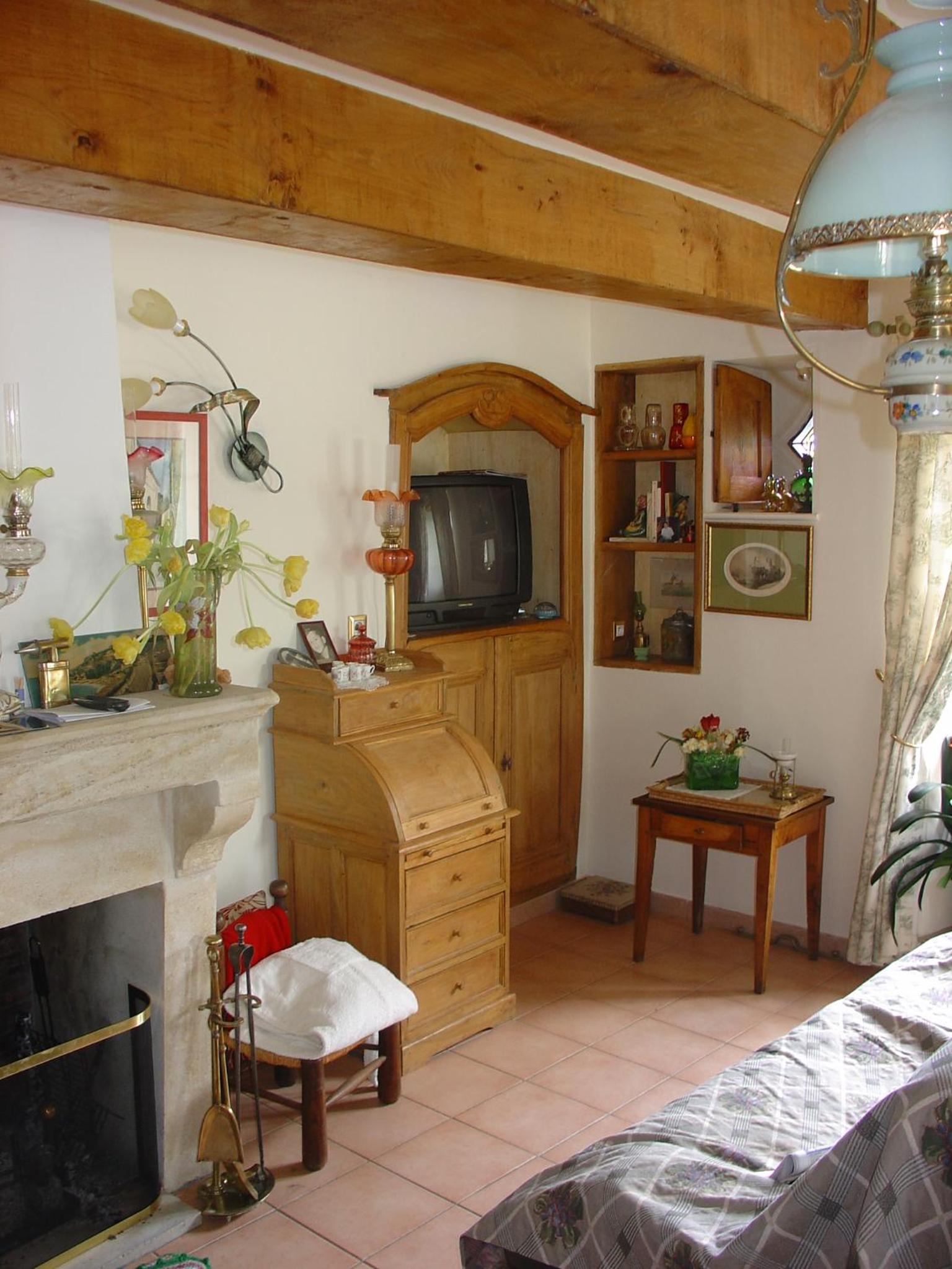 Five-Bedroom House photo 1