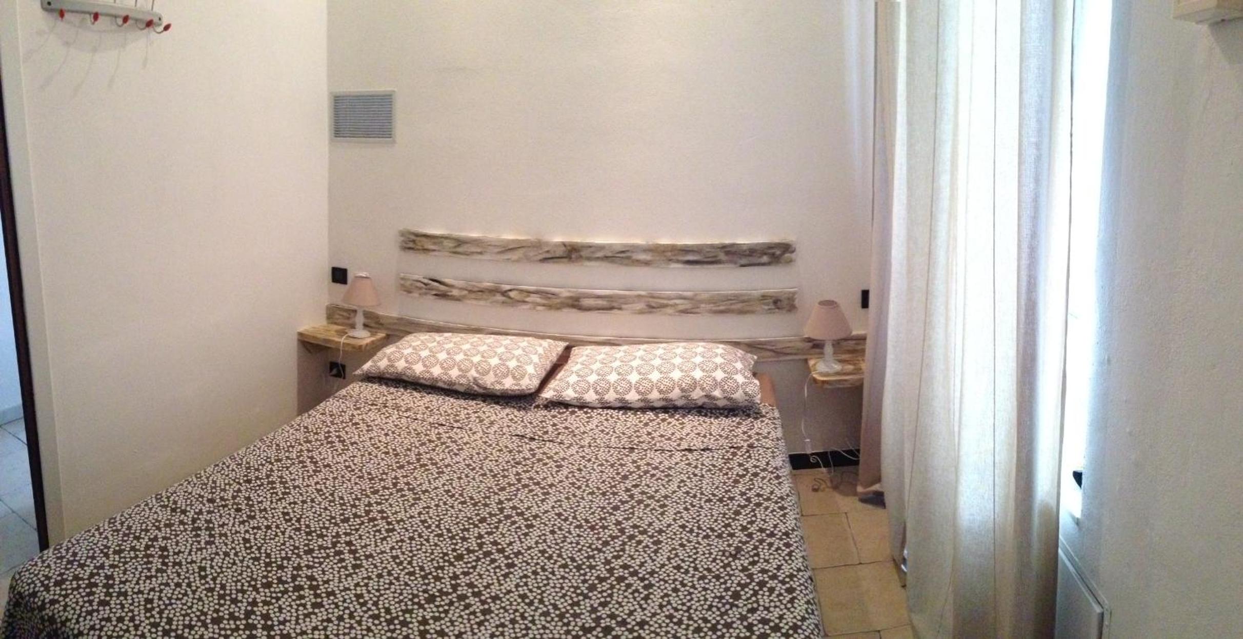 One-Bedroom Apartment - Photo 2