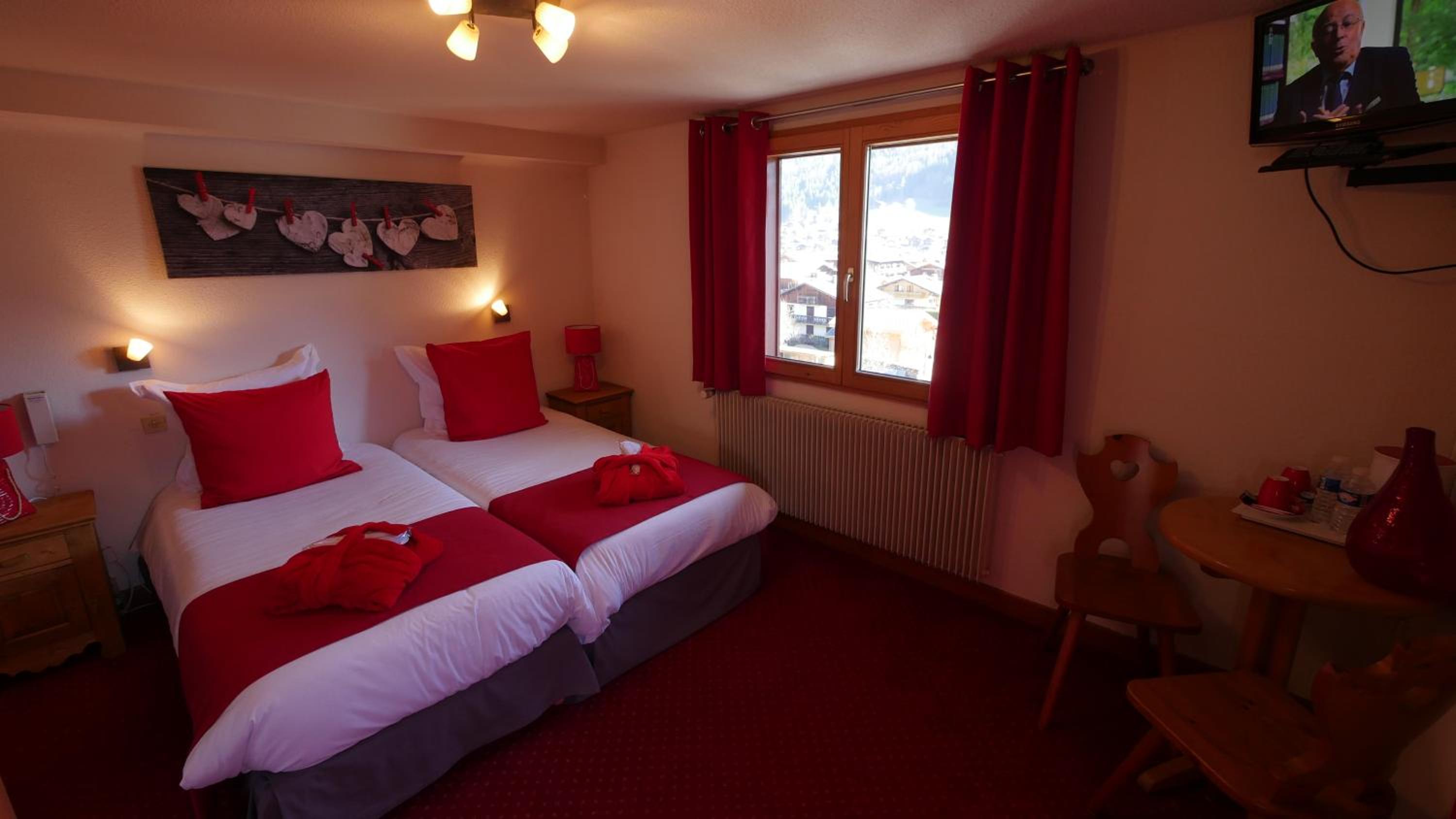 Double or Twin Room with Mountain View