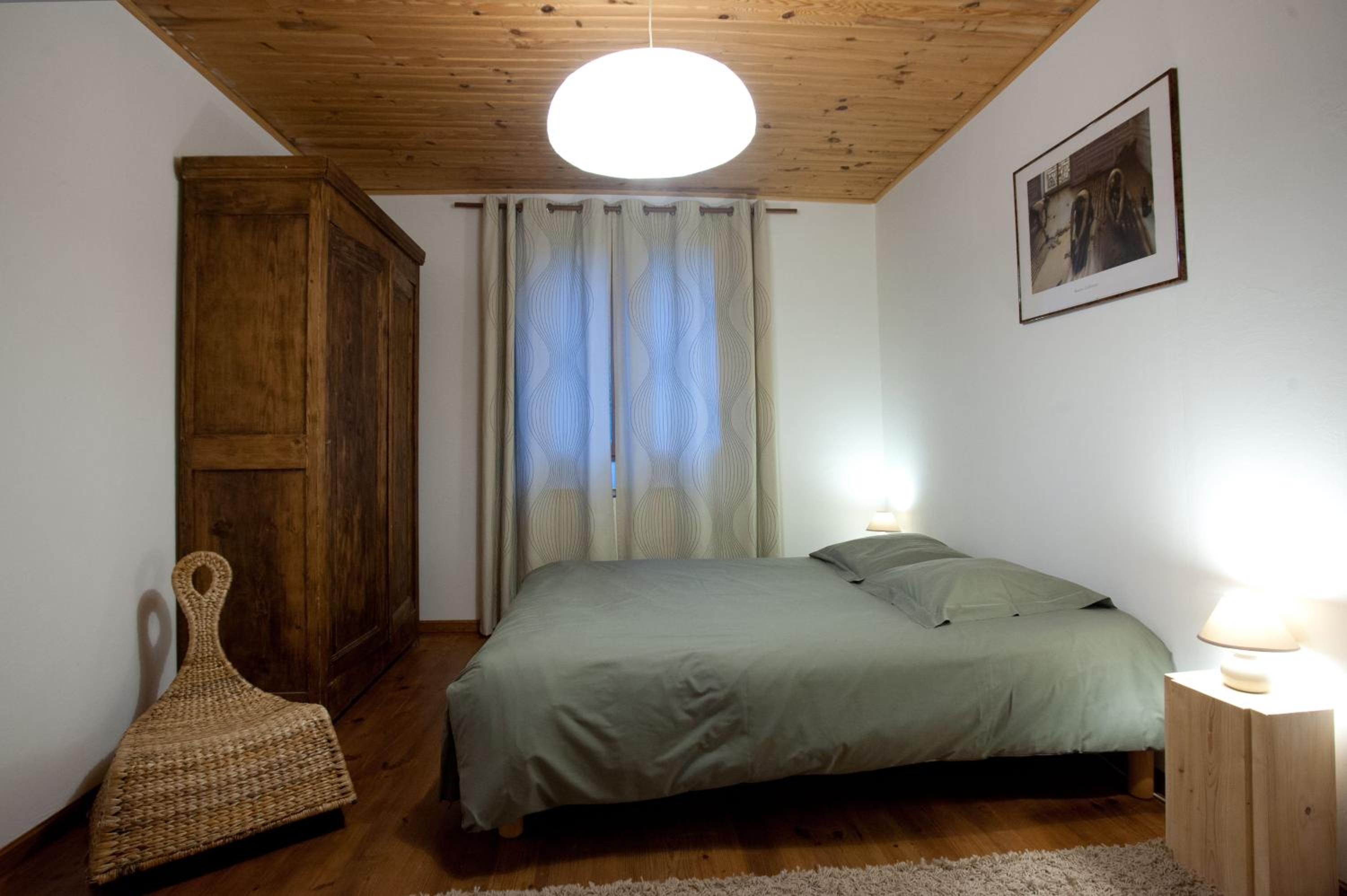 Four-Bedroom House photo 3