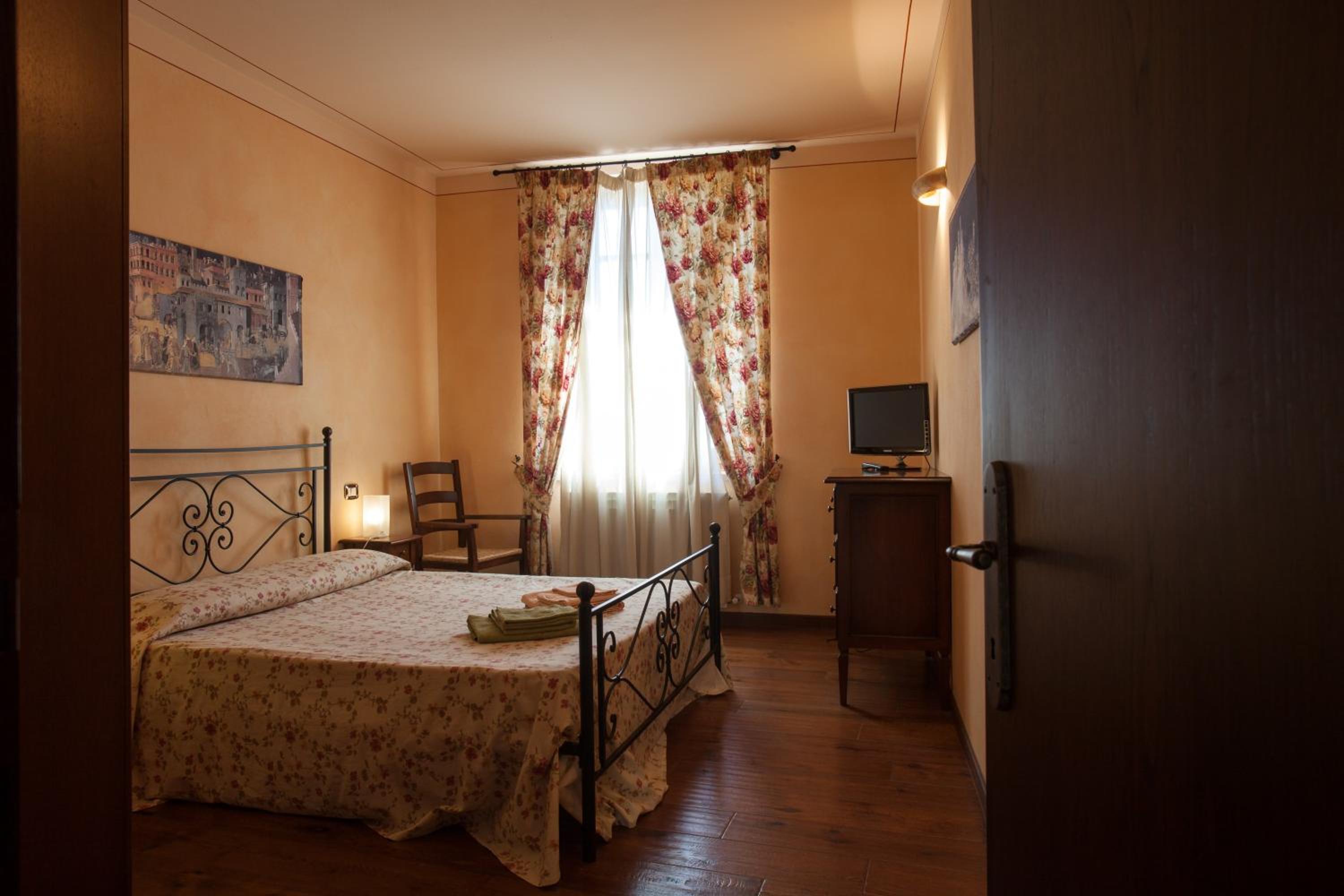 One-Bedroom Apartment (4 Adults) with Mountain View