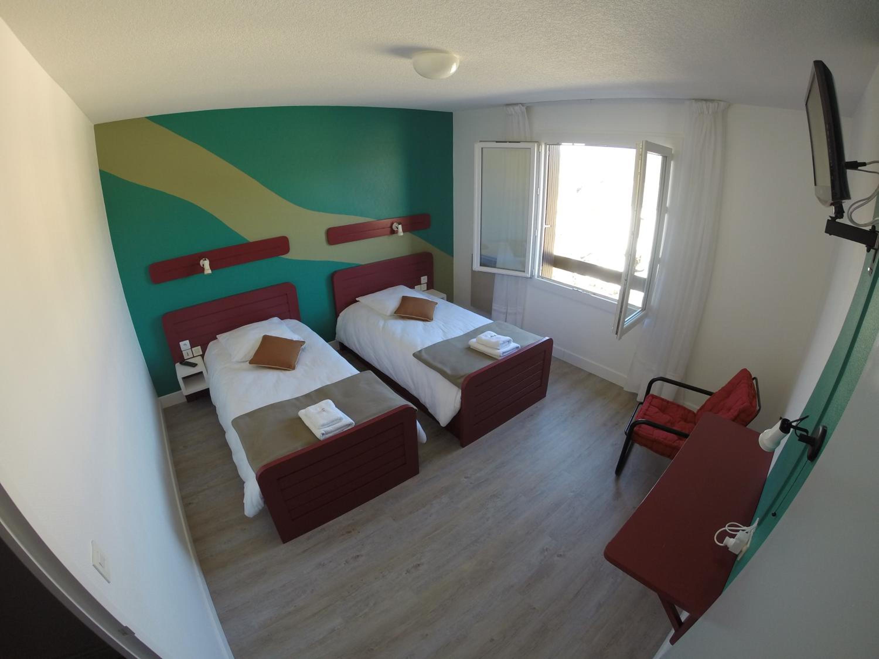 Twin Room - Photo 2