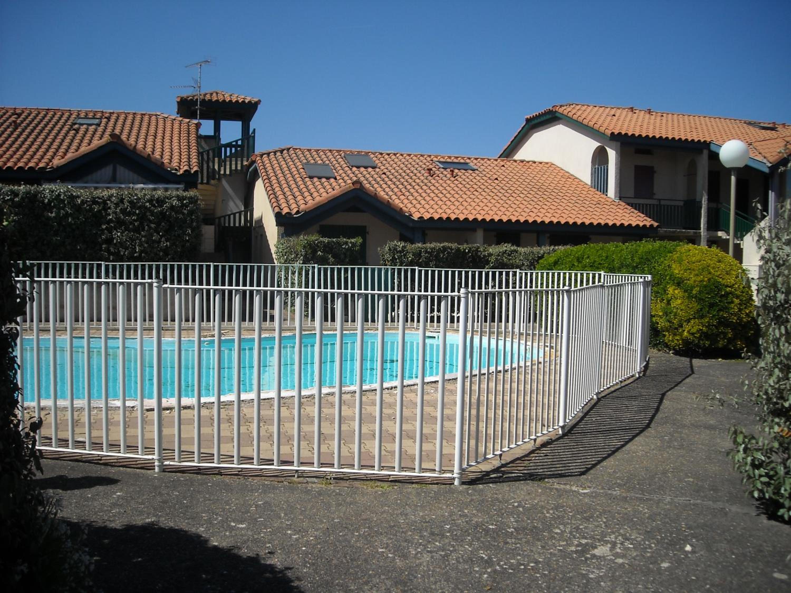 Apartment with Pool View  photo 2