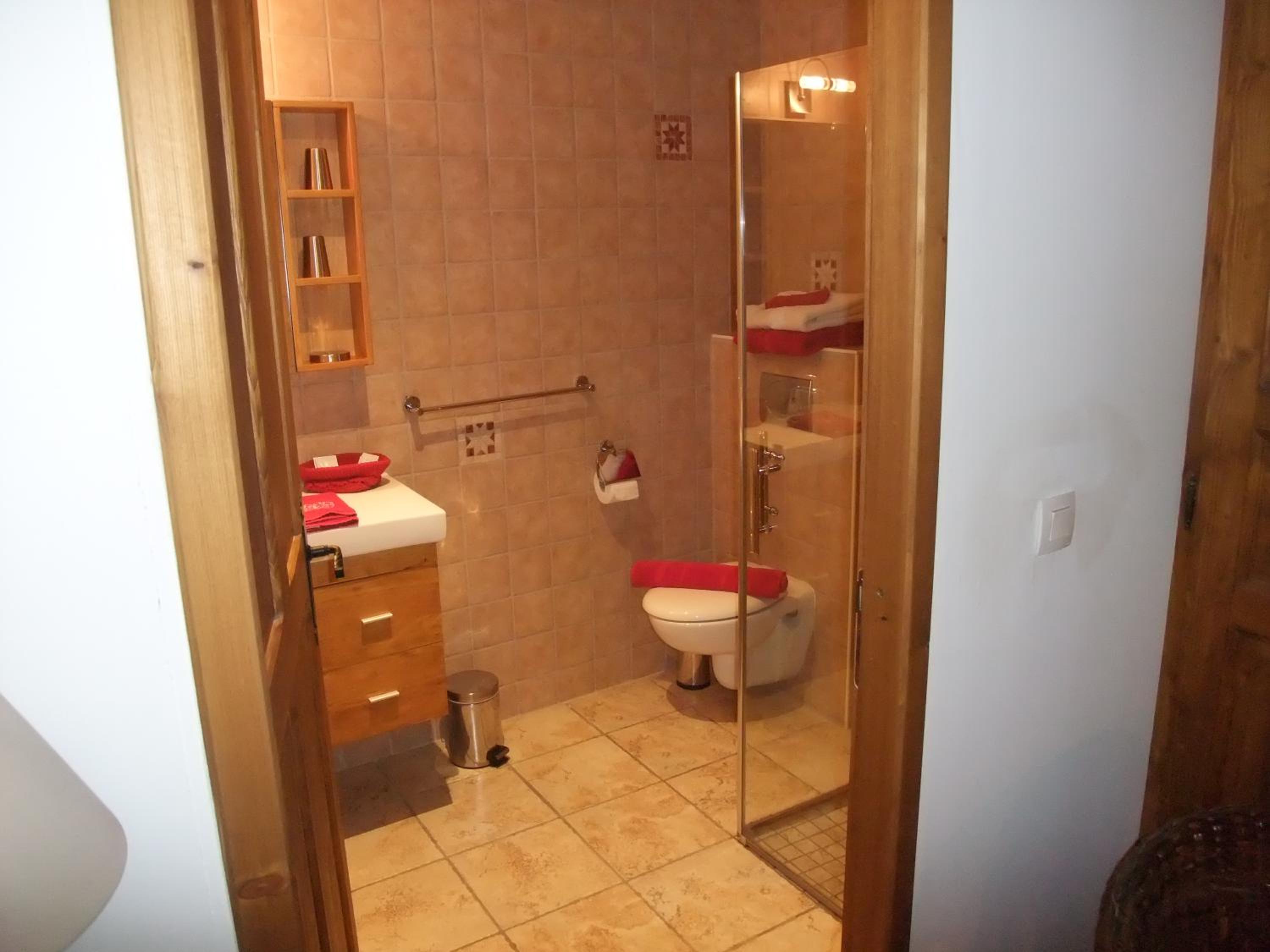 Double or Twin Room - Photo 2