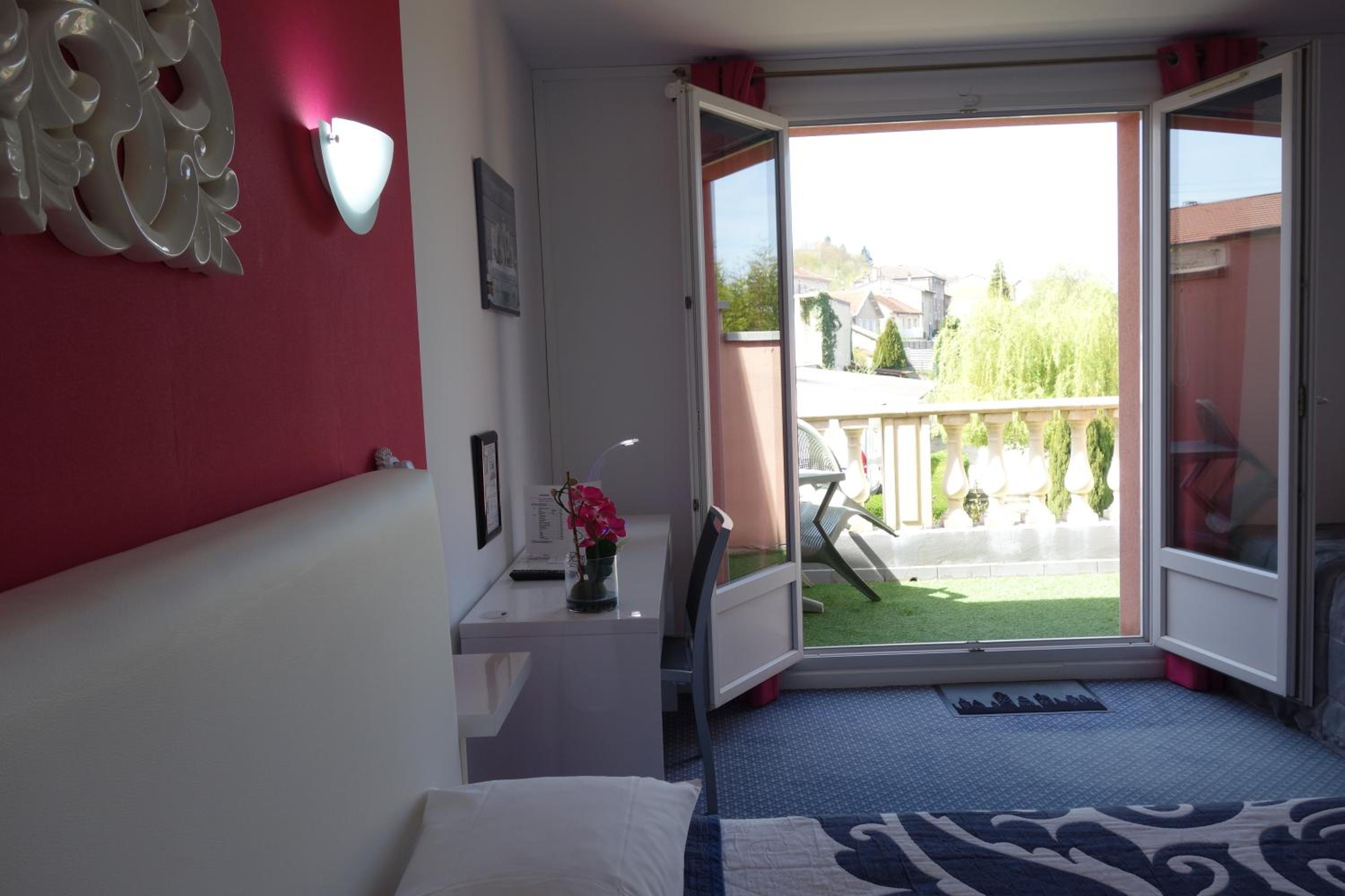 Double Room with Garden View photo 2