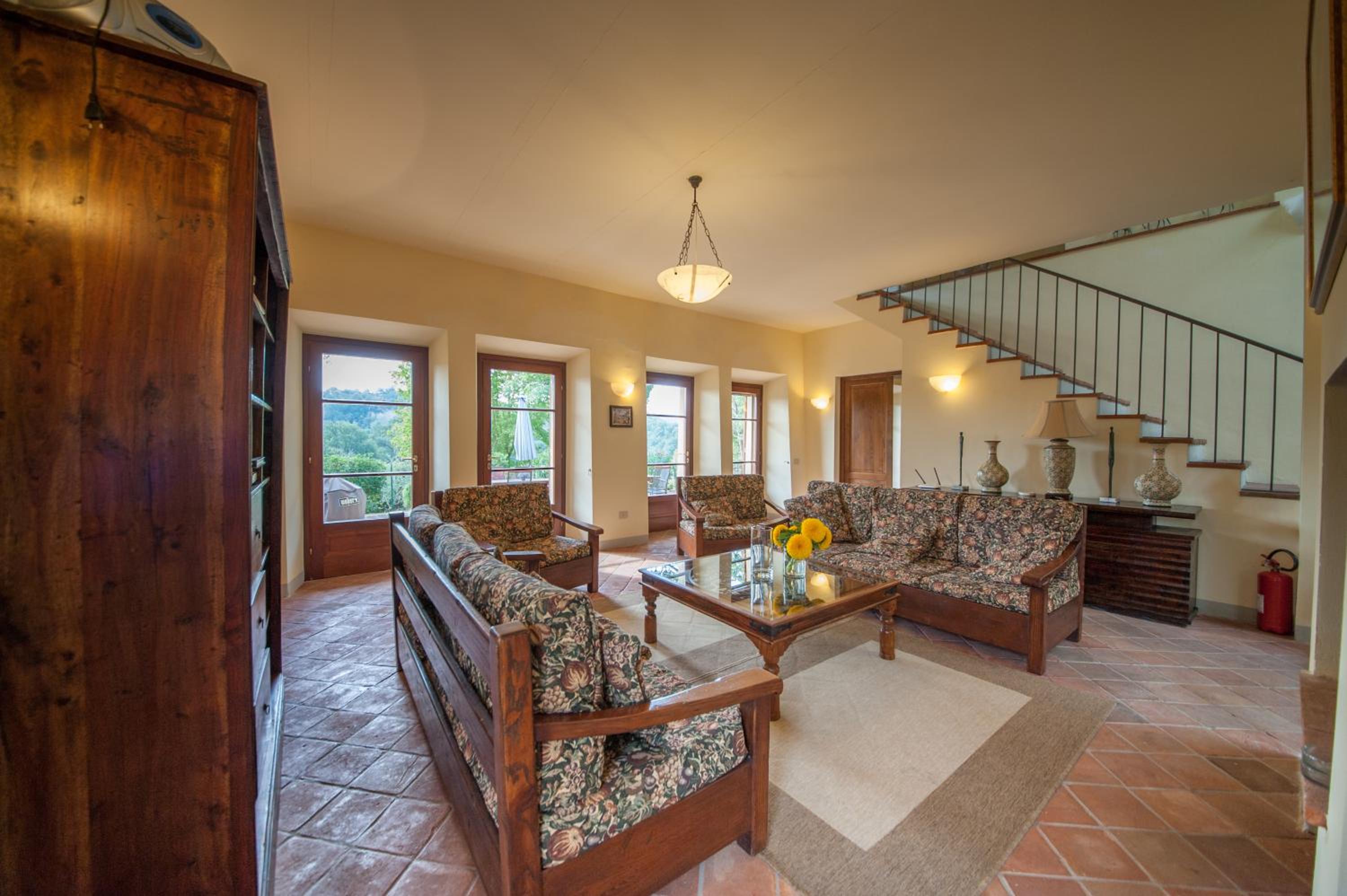 Five-Bedroom House photo 2