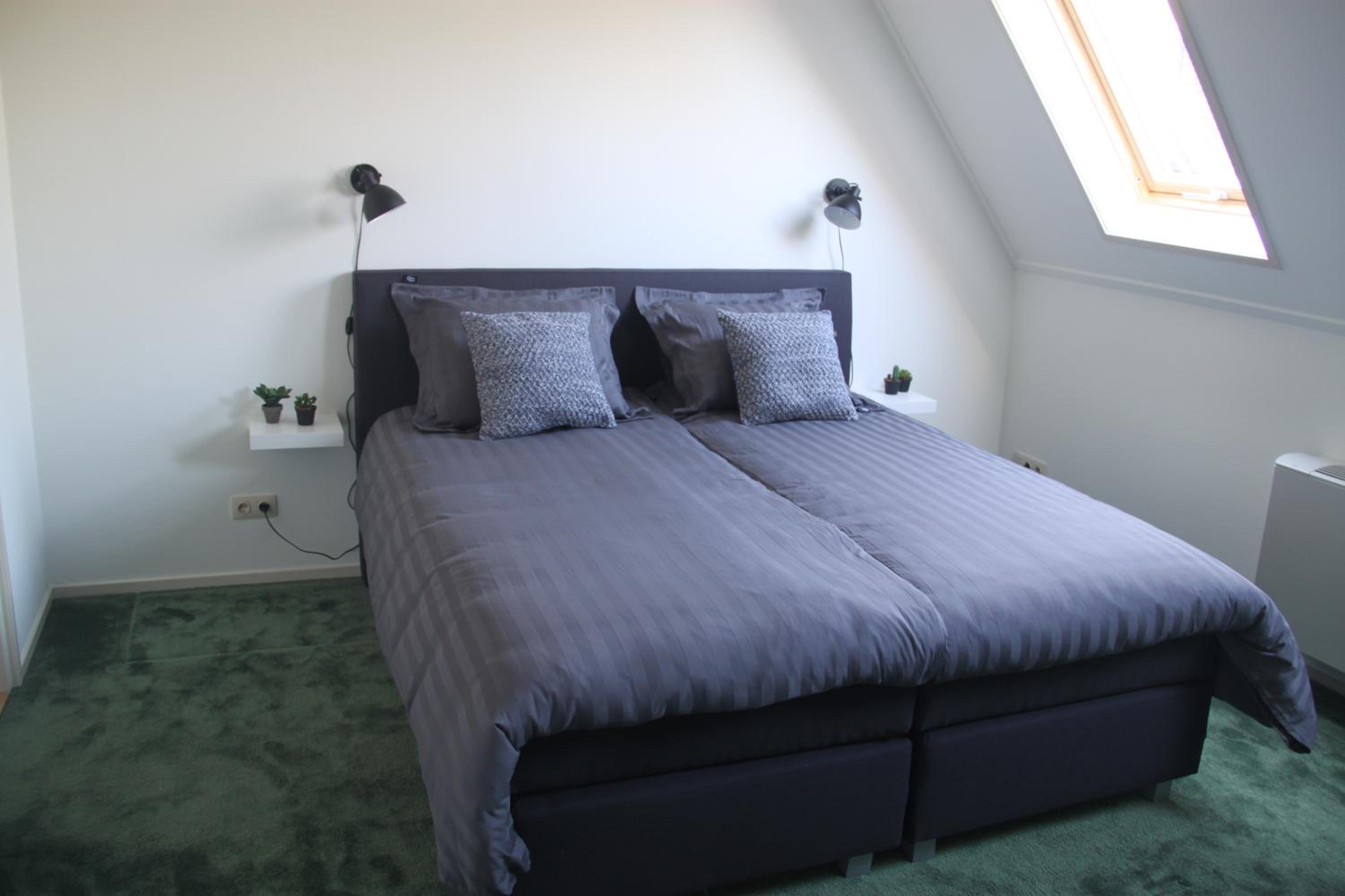 Queen Room photo 1