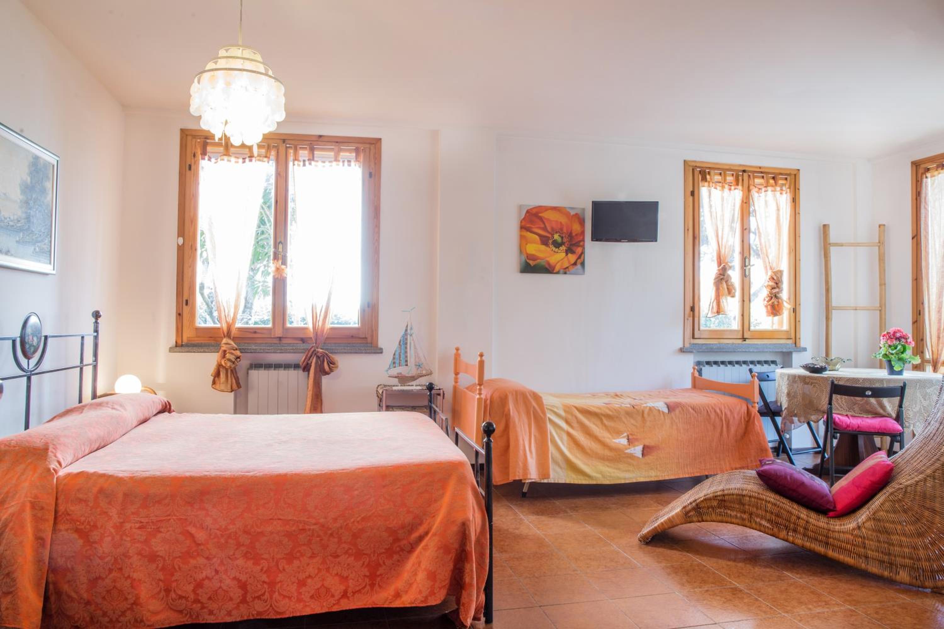 Quadruple Room with Private Bathroom photo 2