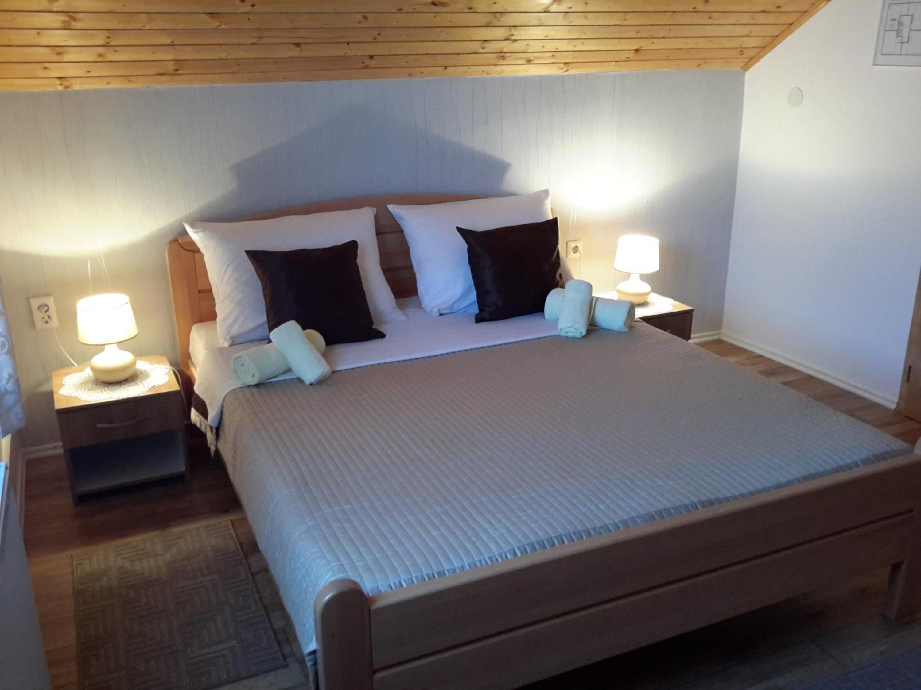 Double Room - Photo 11