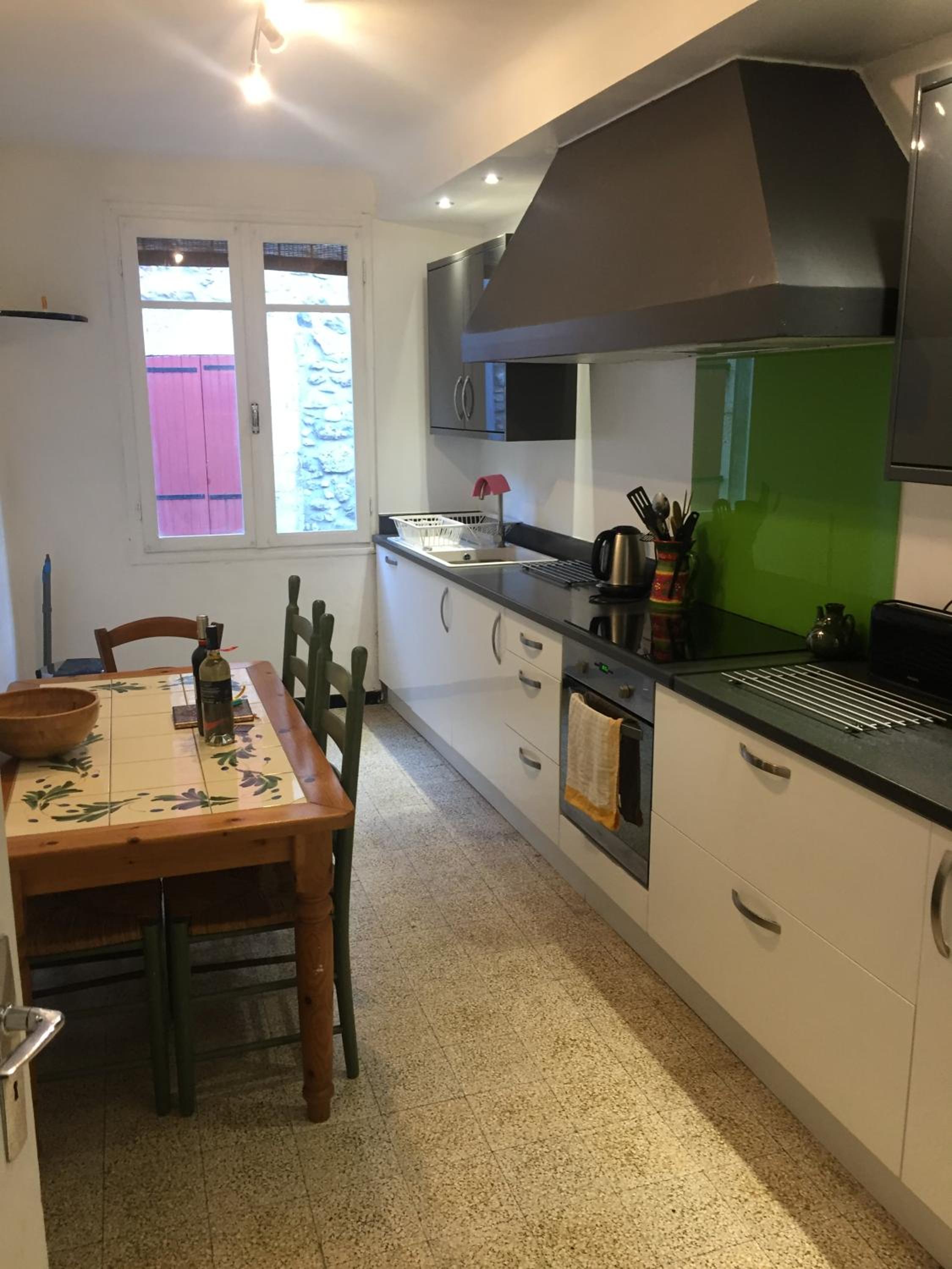 Five-Bedroom House photo 1