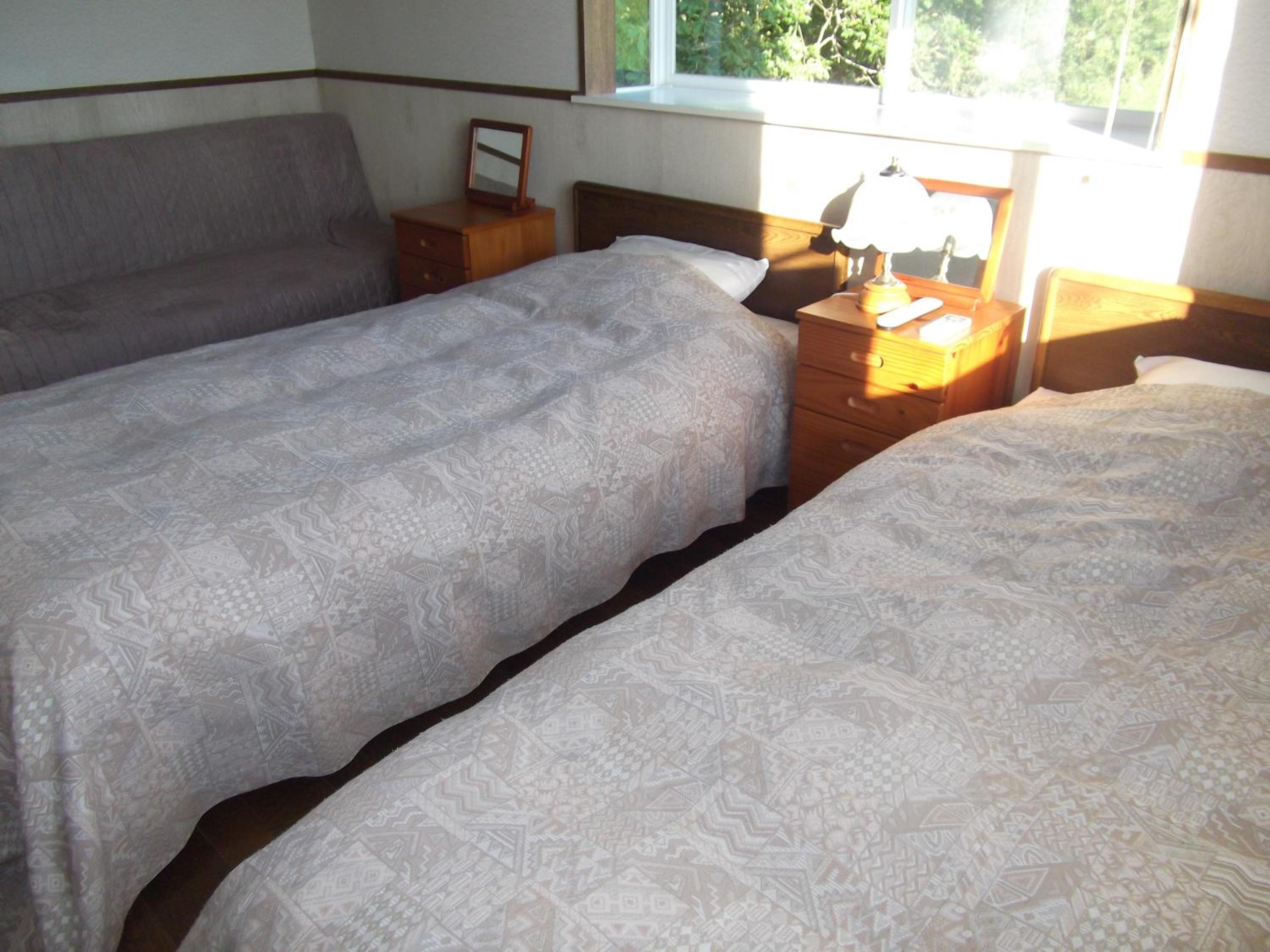 Twin Room - Non-Smoking - Photo 2