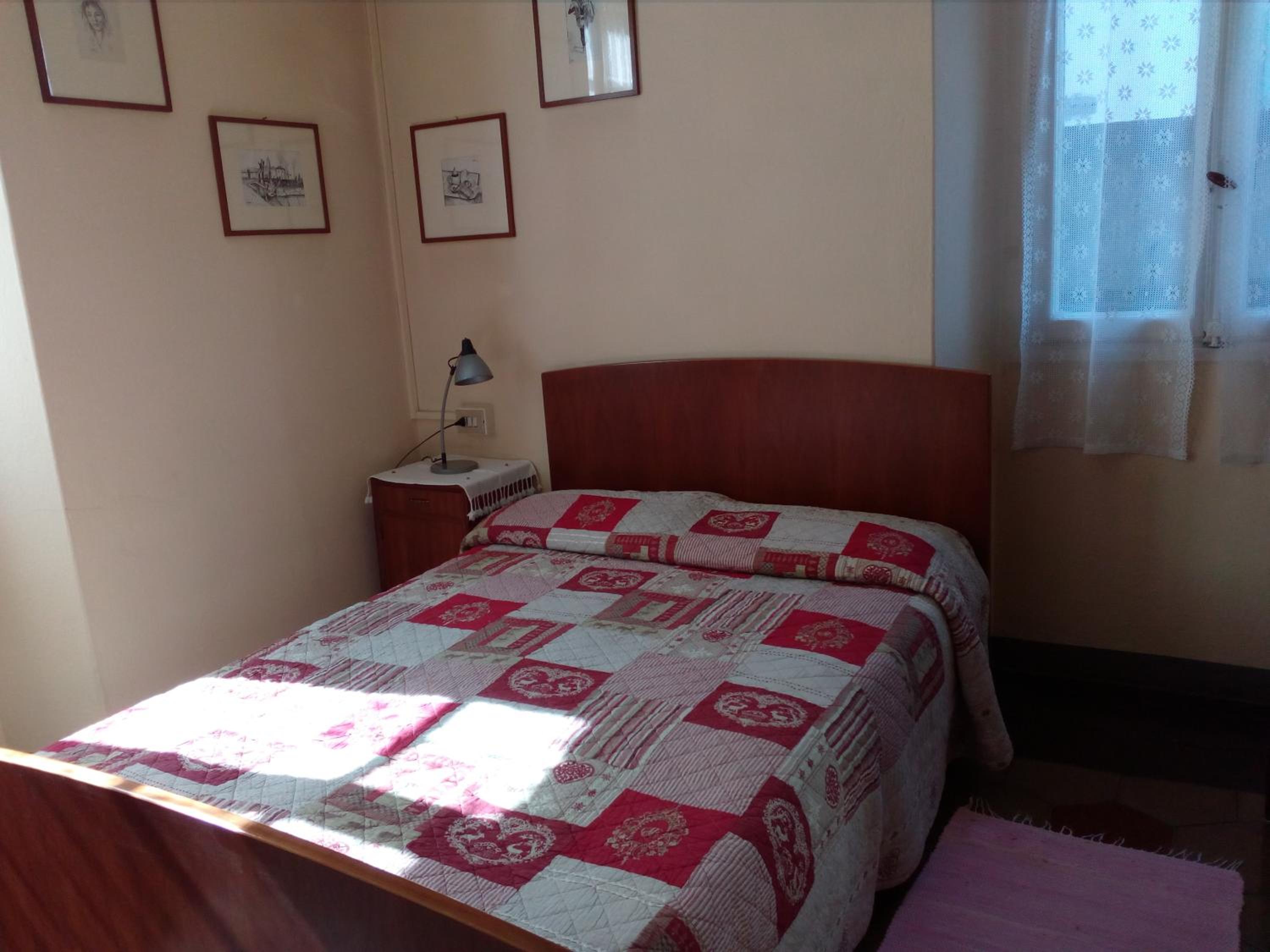 Double Room with Shared Bathroom photo 3