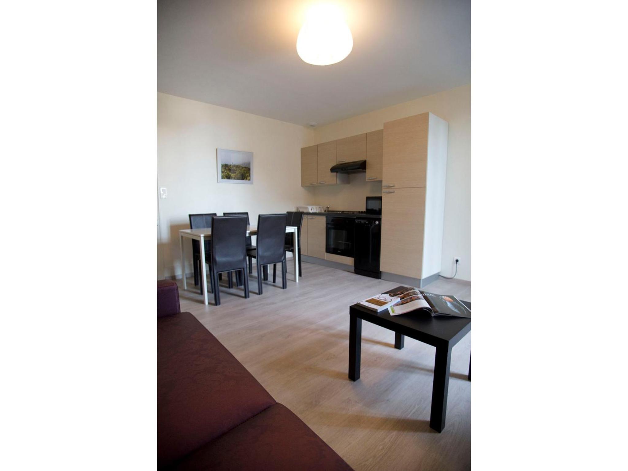 One-Bedroom Apartment - Photo 2