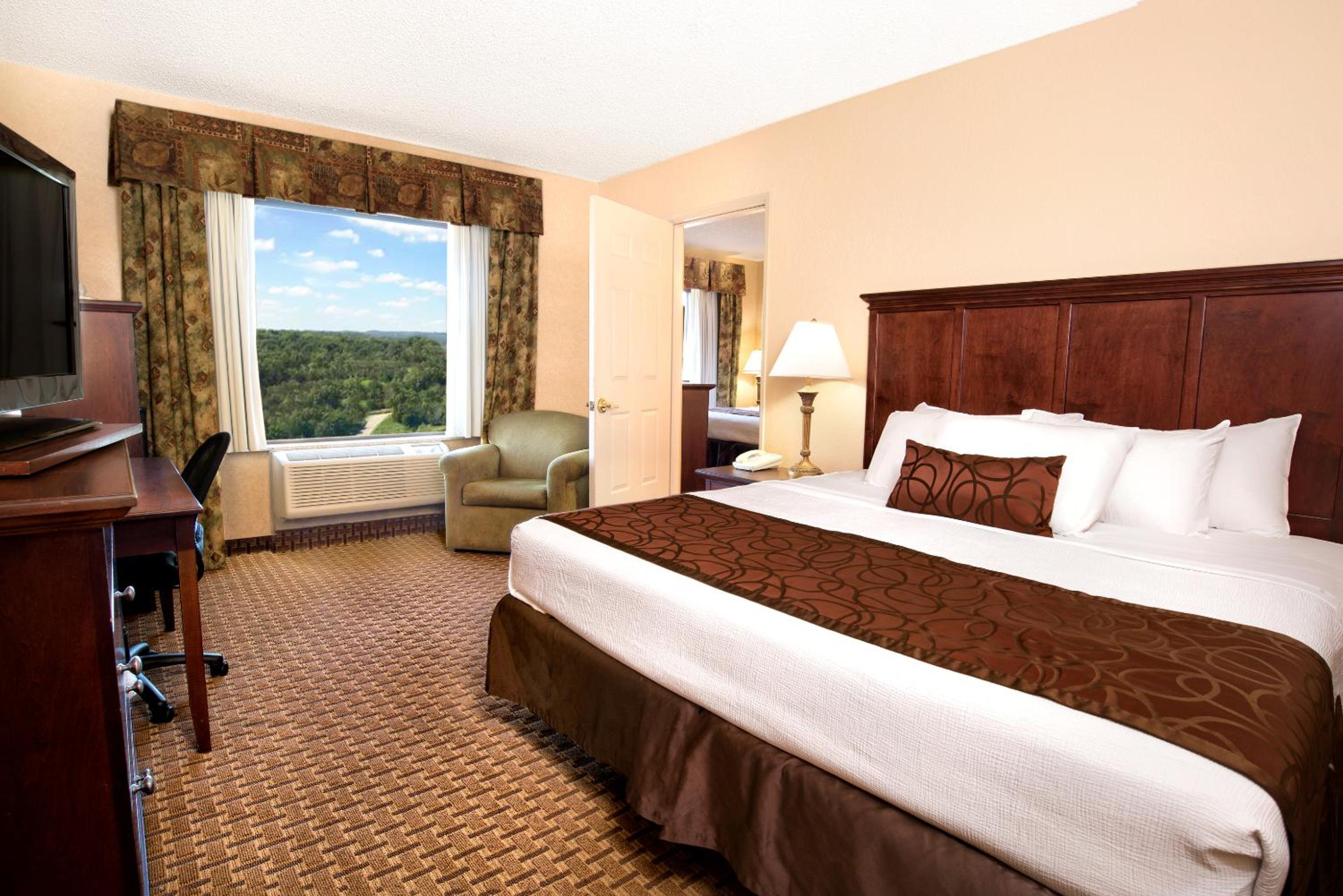 Two-Bedroom King Suite photo 2